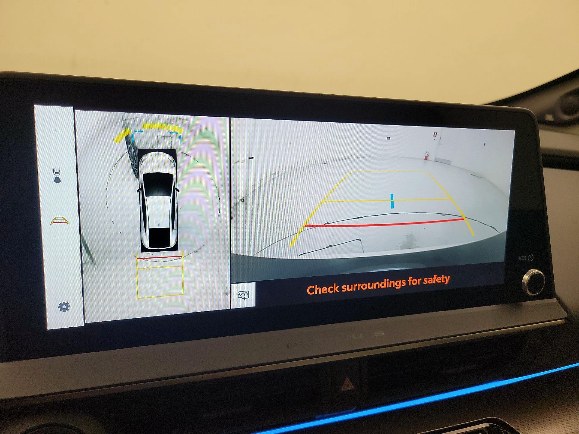 Thumbnail: 2024 Toyota Prius - 14