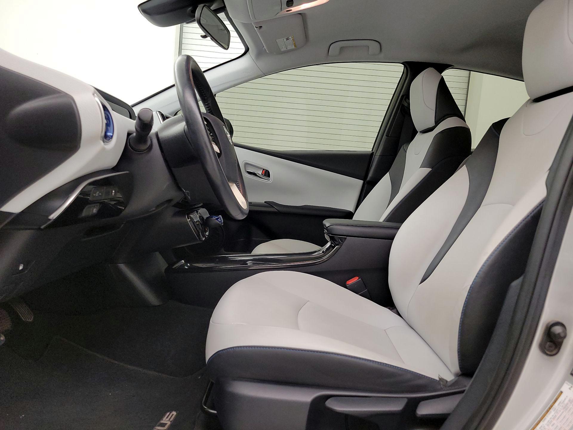 Thumbnail: 2016 Toyota Prius - 11