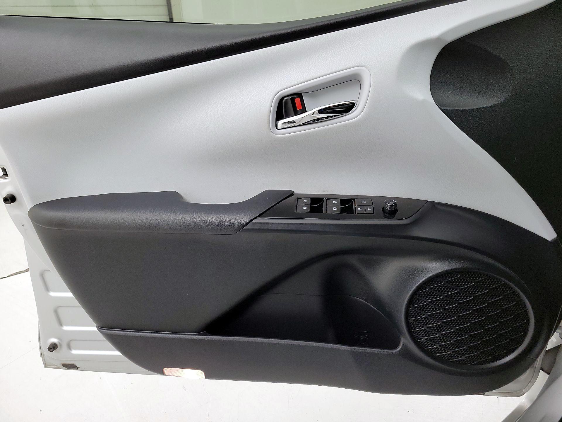 Thumbnail: 2016 Toyota Prius - 12