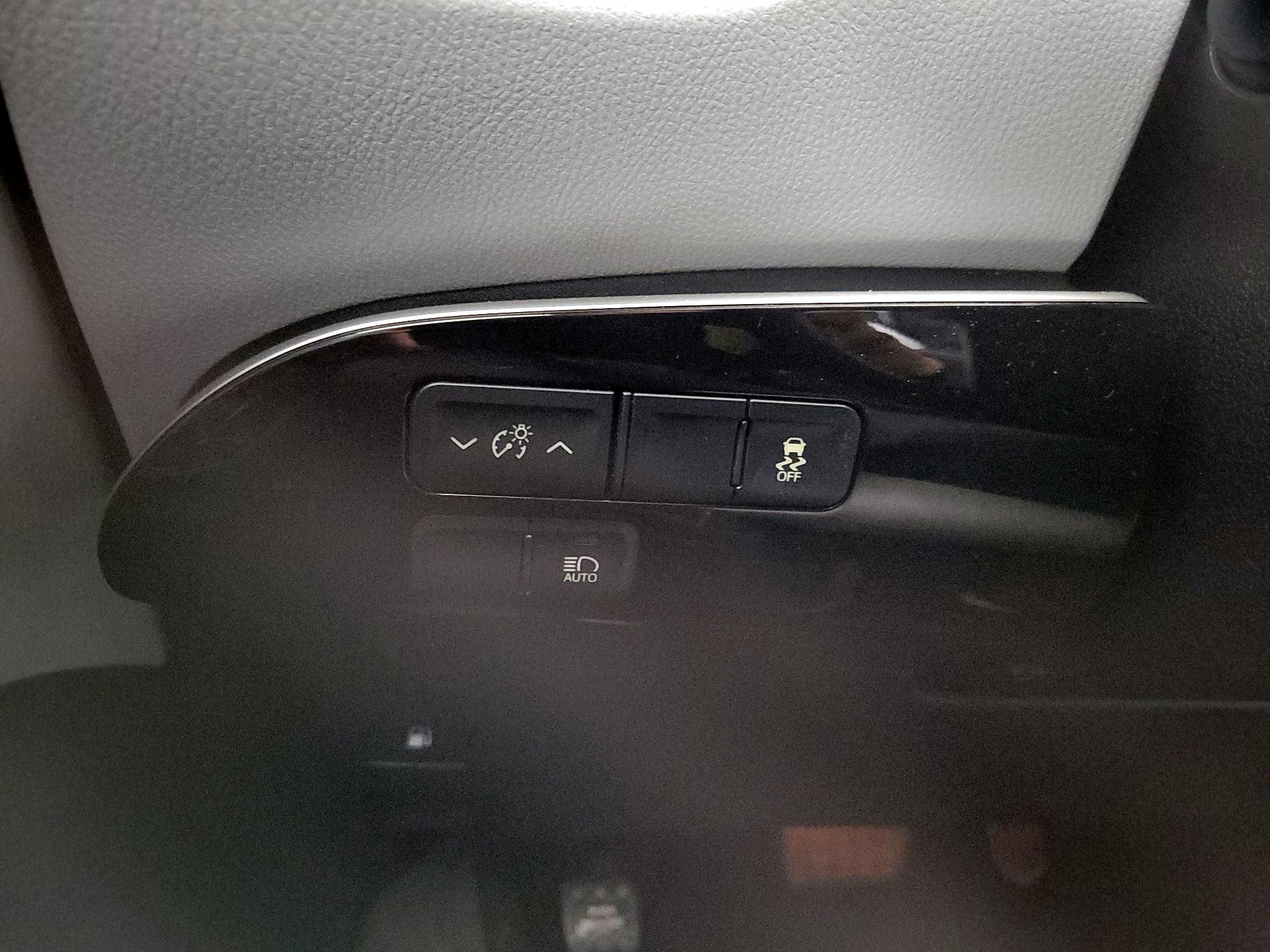 Thumbnail: 2016 Toyota Prius - 13