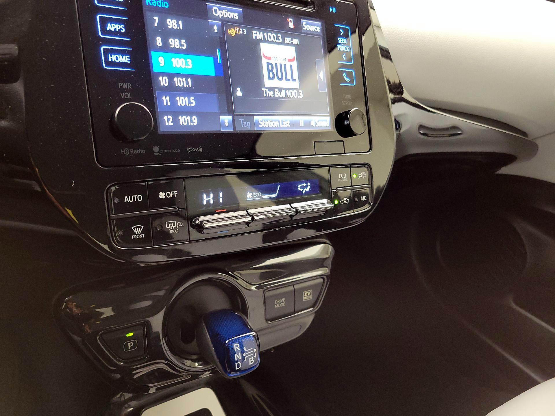 Thumbnail: 2016 Toyota Prius - 17