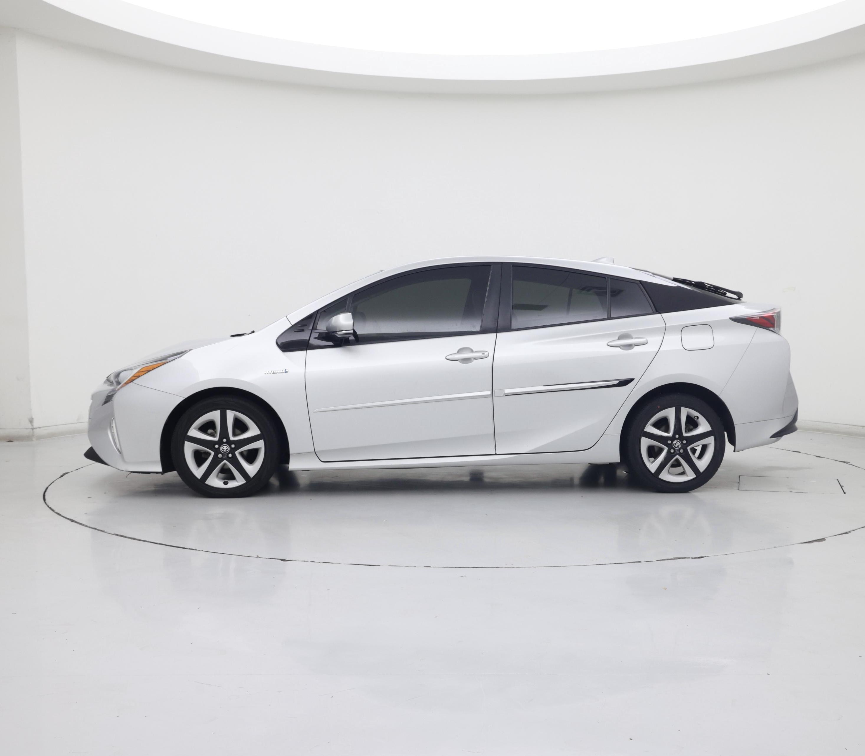 Thumbnail: 2016 Toyota Prius - 3