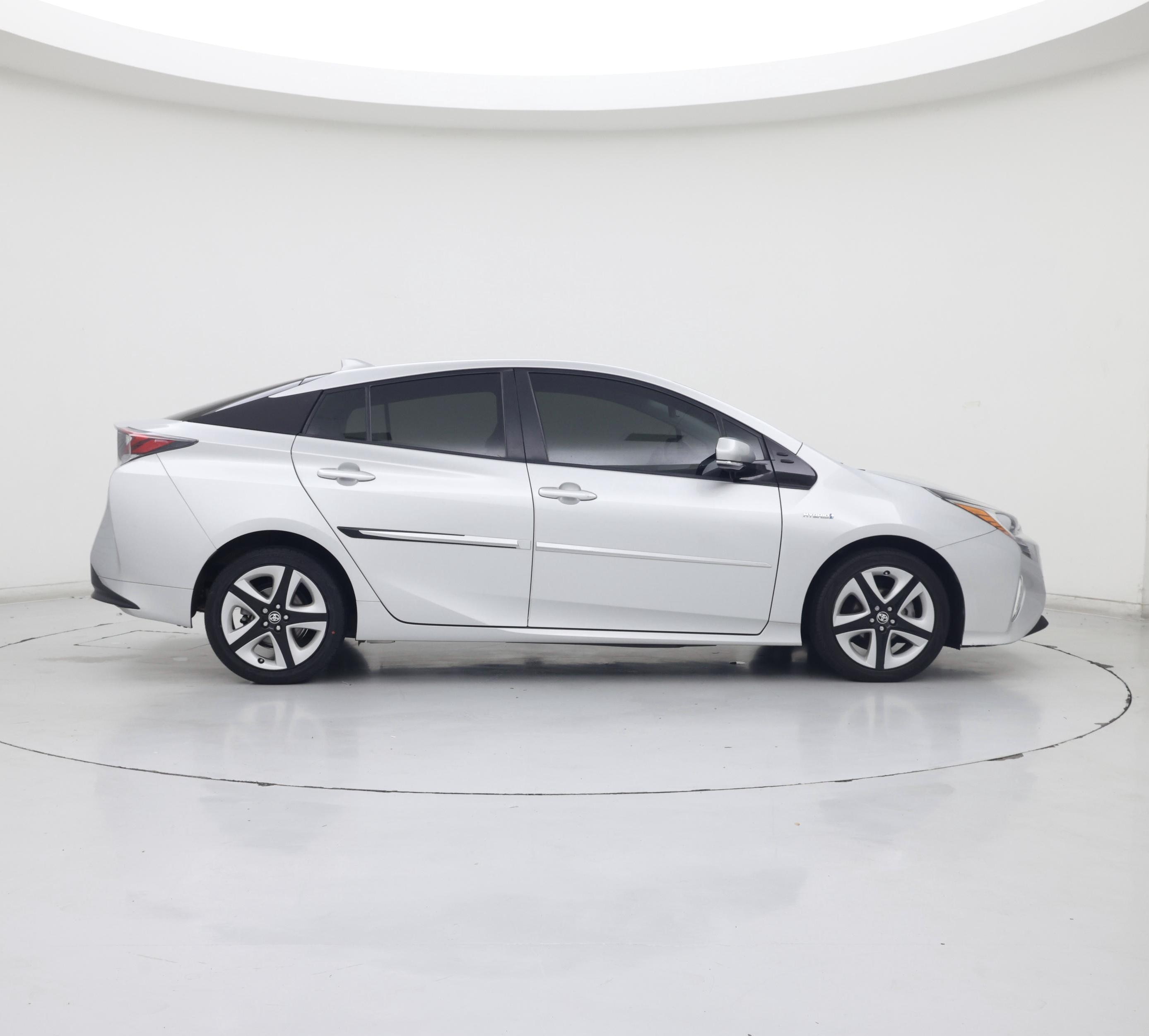 Thumbnail: 2016 Toyota Prius - 7