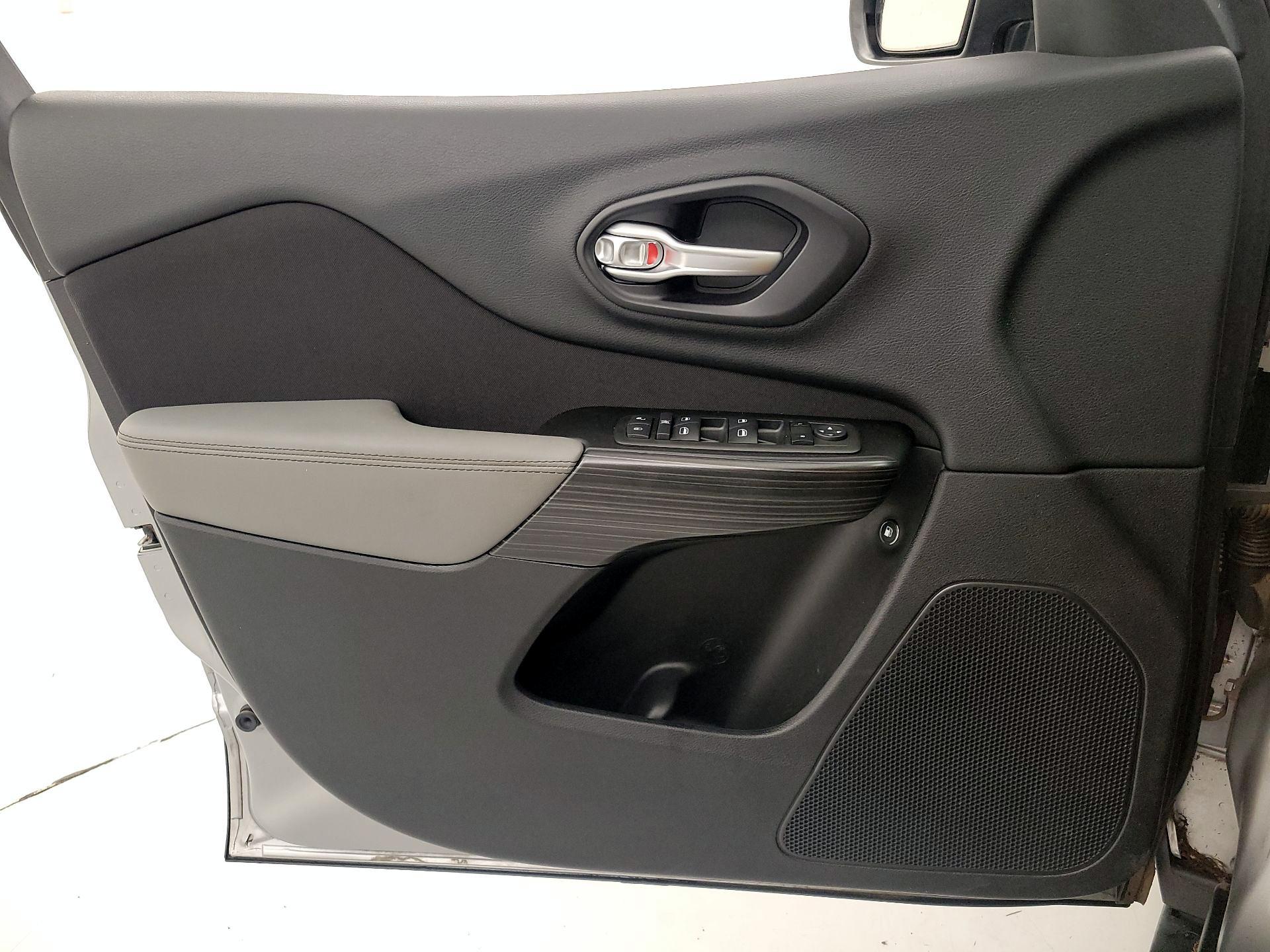 Thumbnail: 2014 Jeep Cherokee - 12