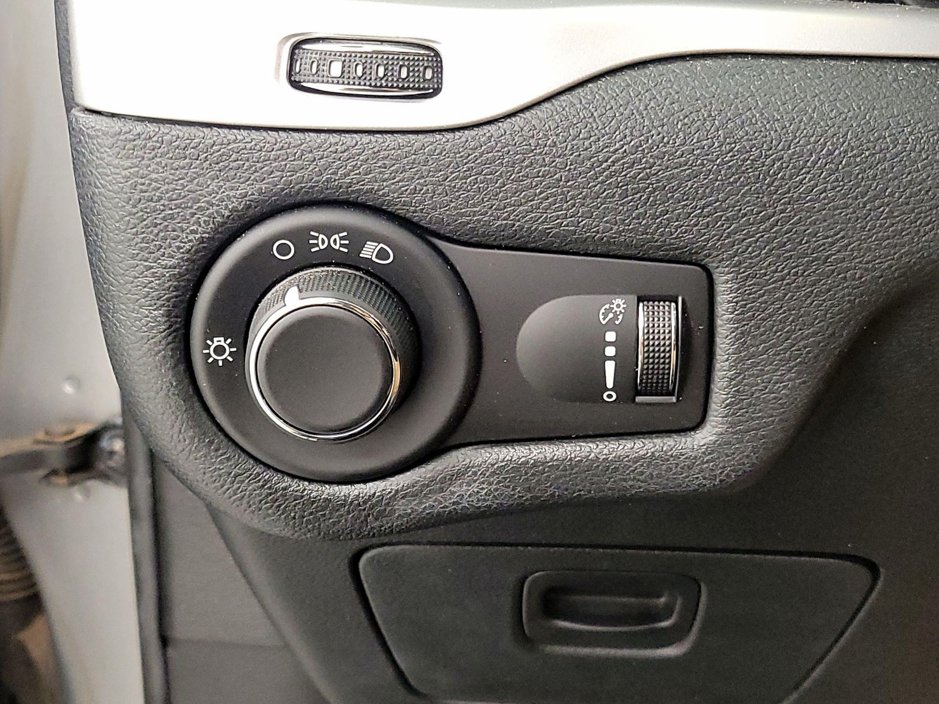 Thumbnail: 2014 Jeep Cherokee - 13