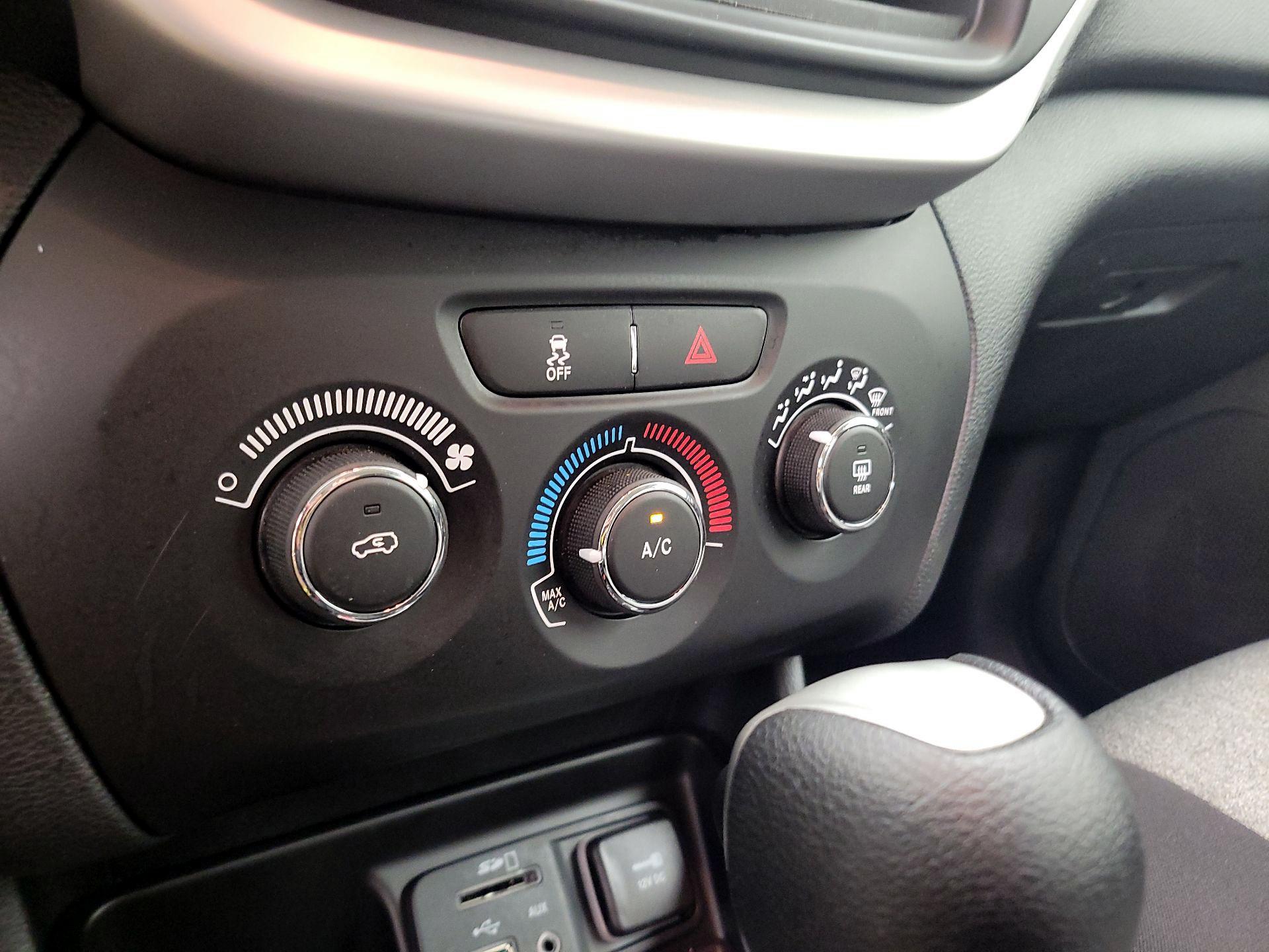 Thumbnail: 2014 Jeep Cherokee - 15