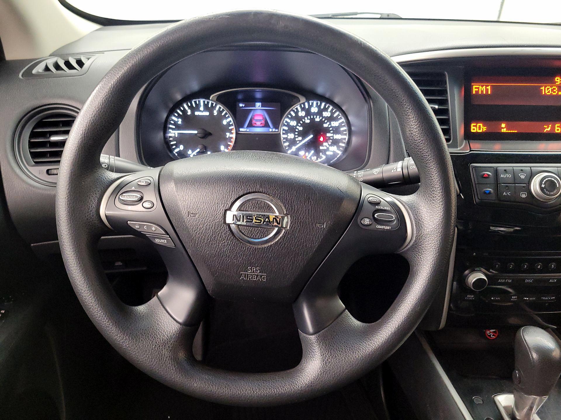 Thumbnail: 2016 Nissan Pathfinder - 10