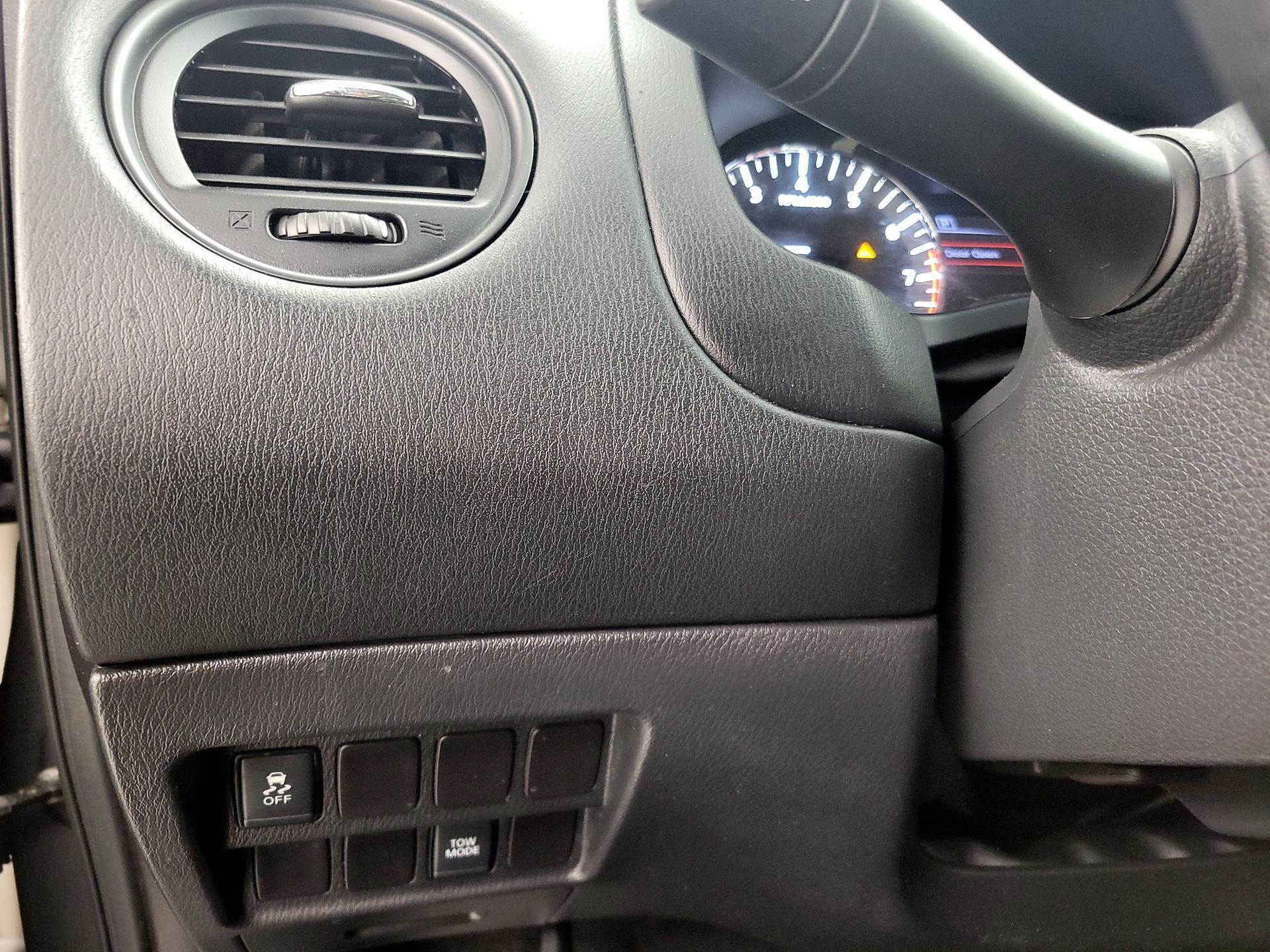 Thumbnail: 2016 Nissan Pathfinder - 13