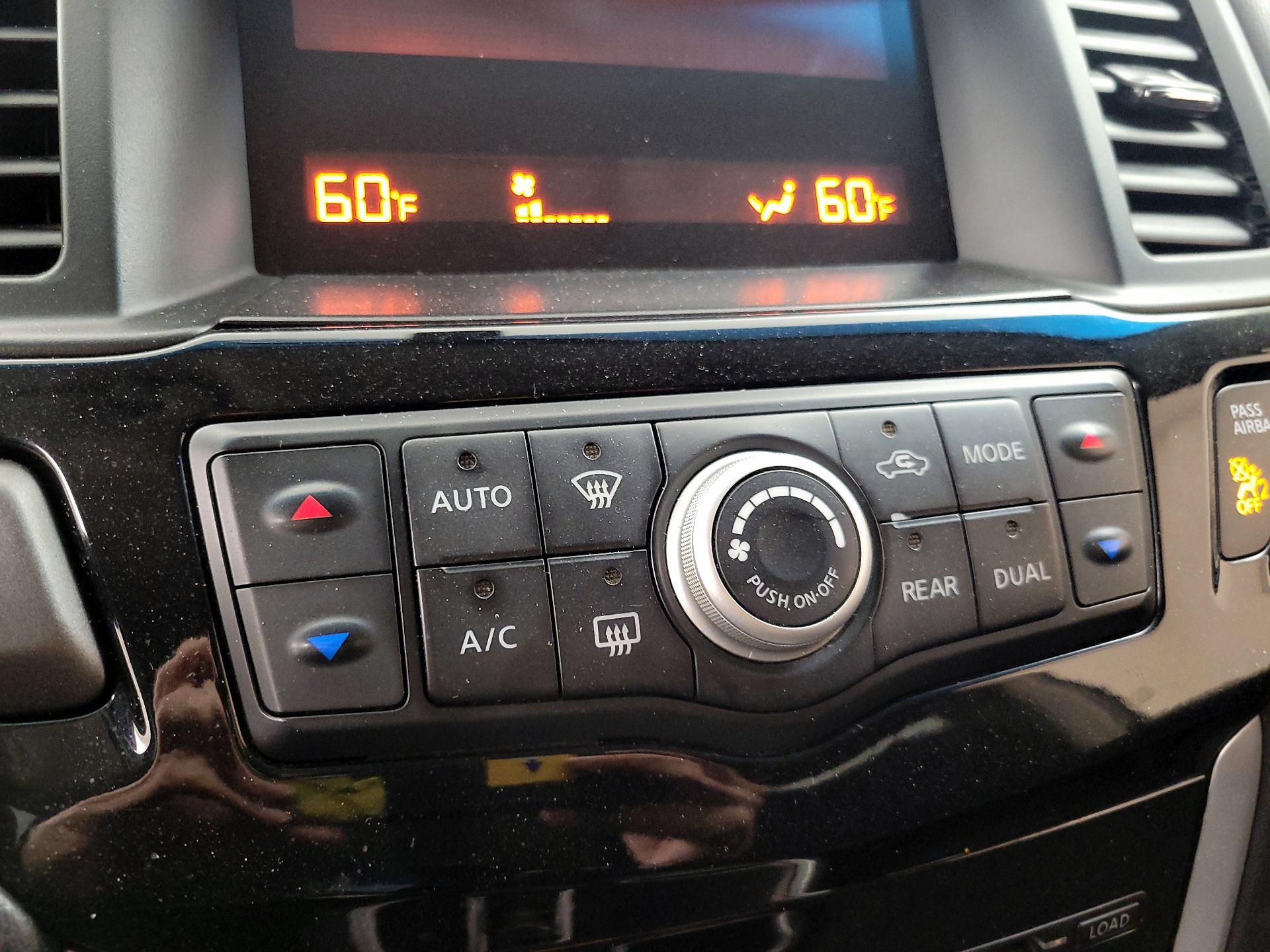 Thumbnail: 2016 Nissan Pathfinder - 15