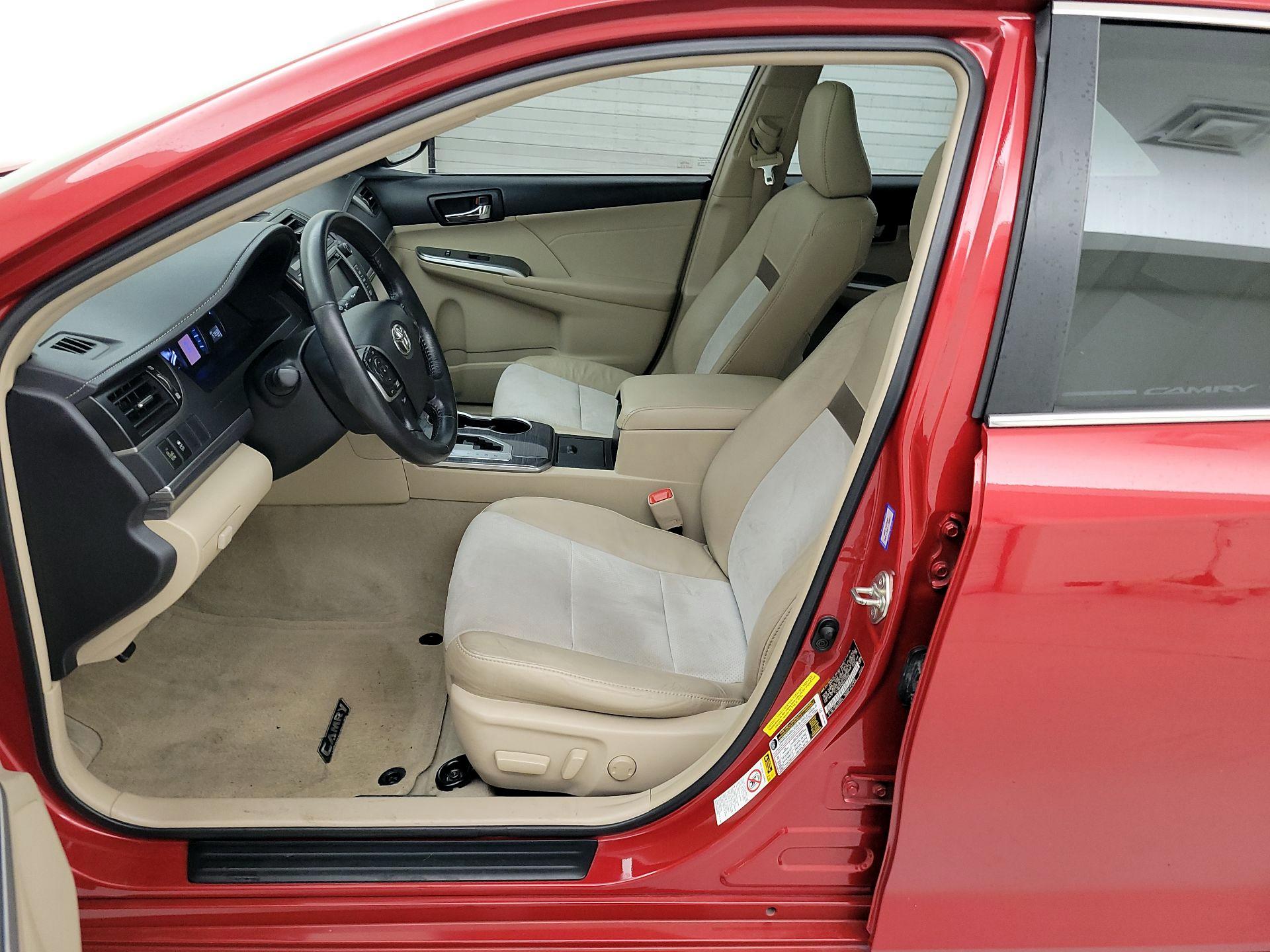 Thumbnail: 2014 Toyota Camry - 11