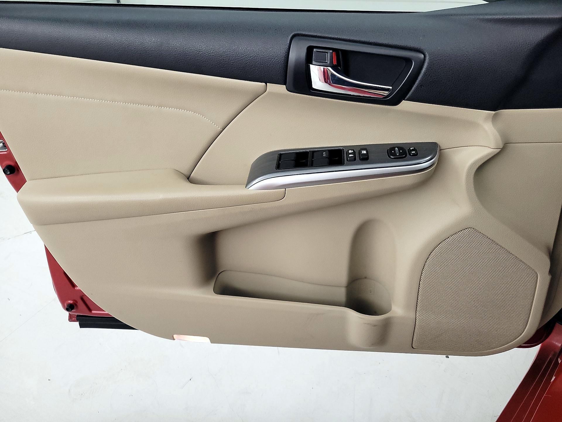 Thumbnail: 2014 Toyota Camry - 12