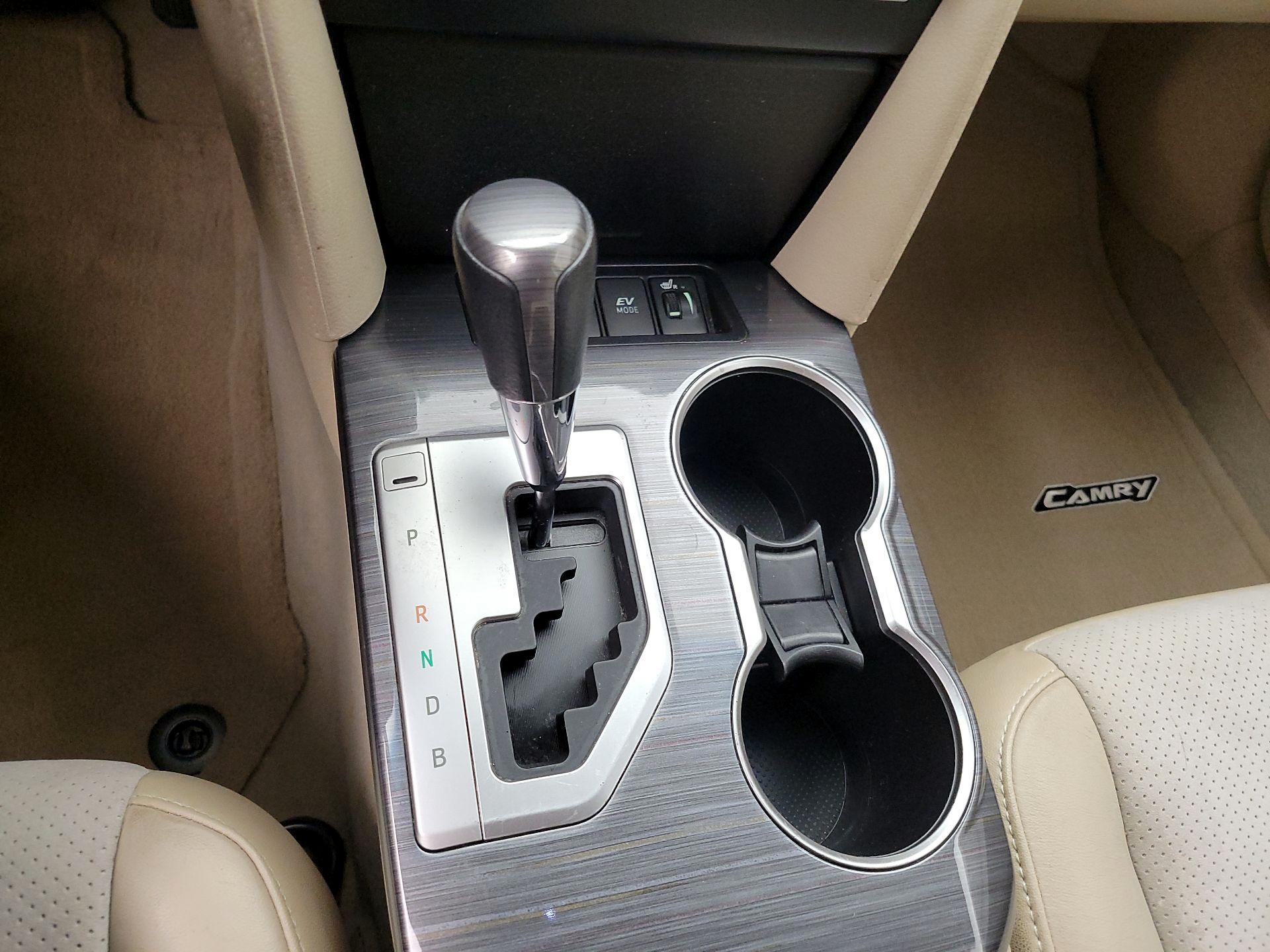 Thumbnail: 2014 Toyota Camry - 18