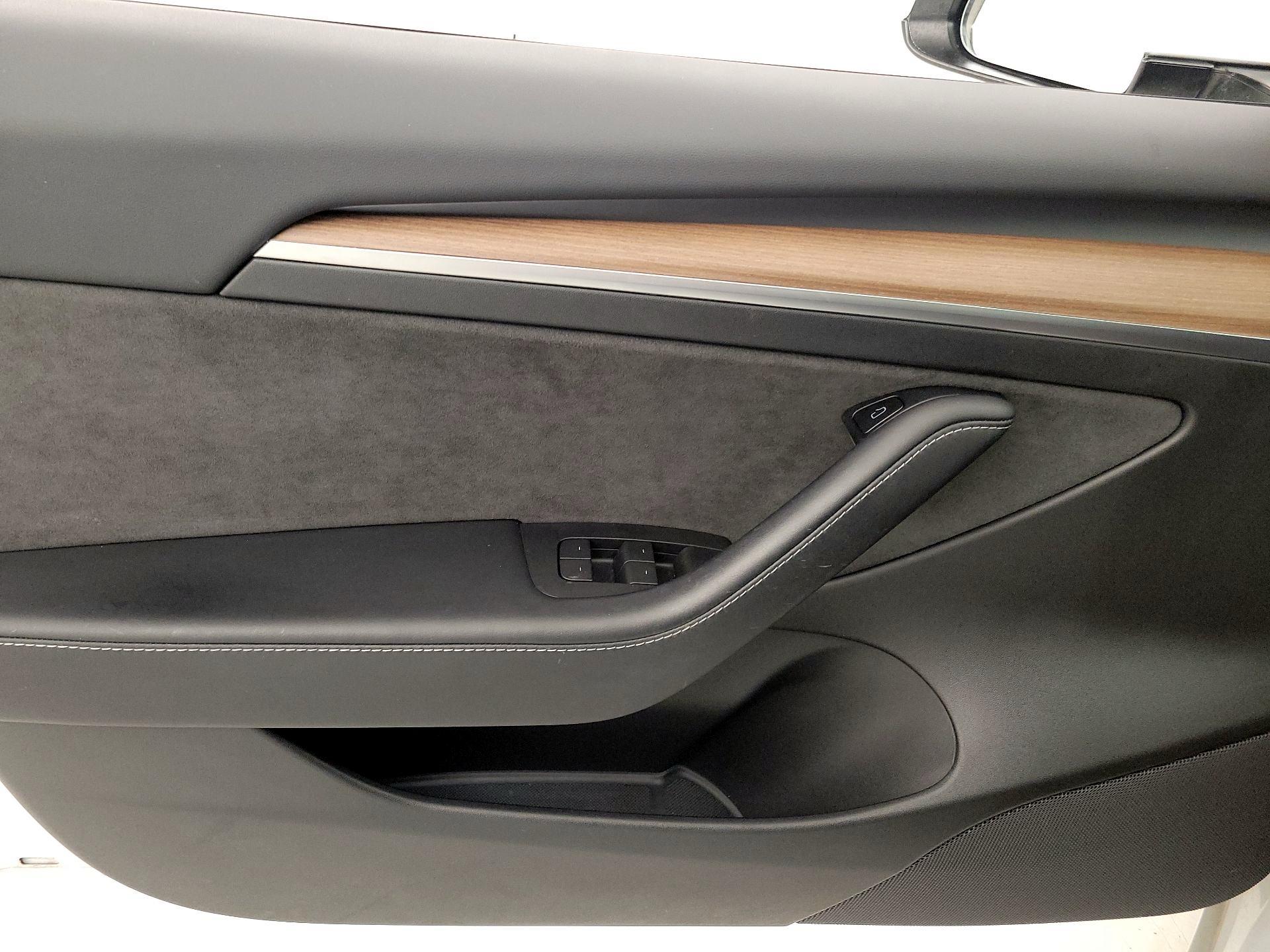 Thumbnail: 2021 Tesla Model 3 - 12