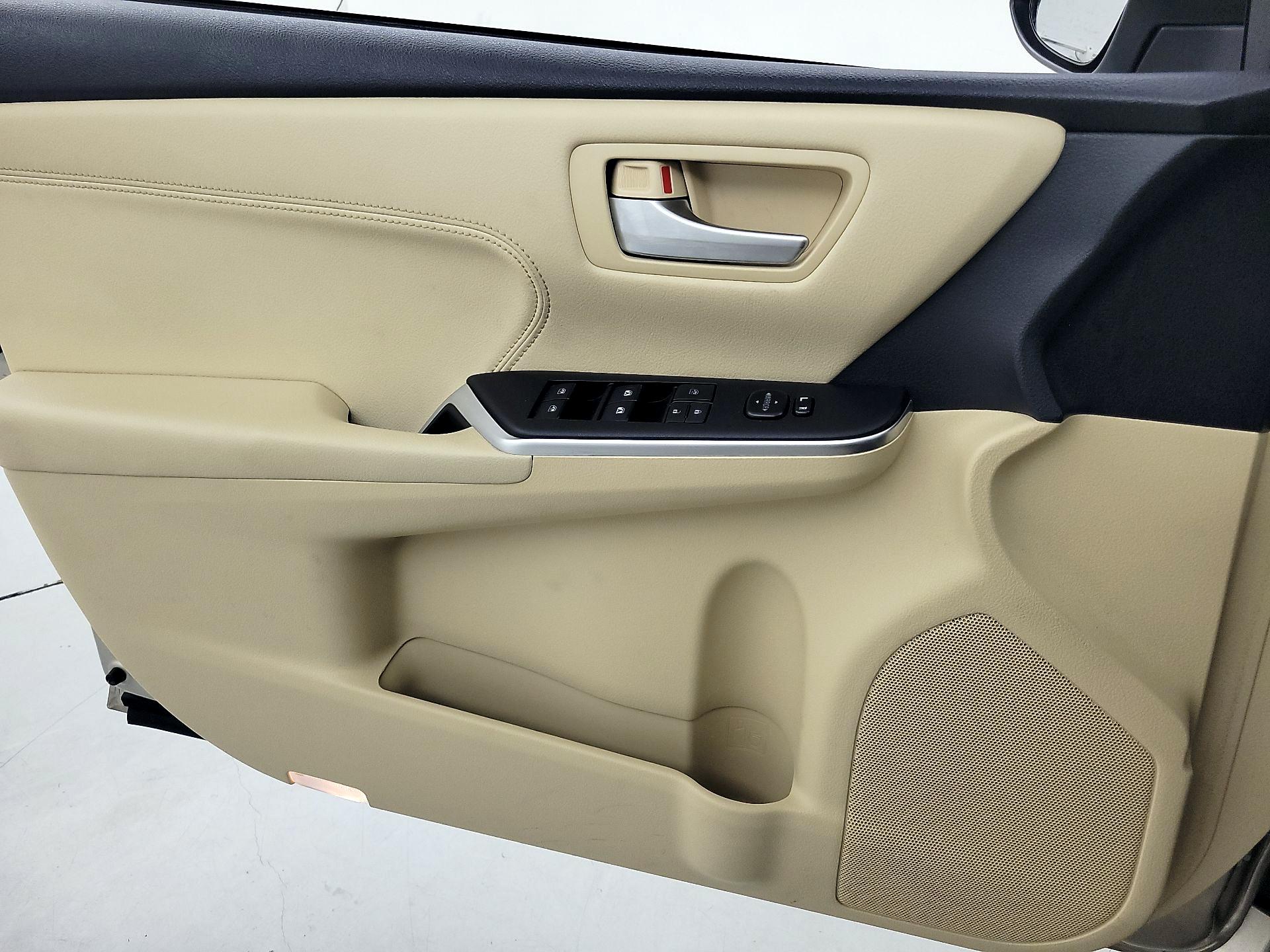 Thumbnail: 2015 Toyota Camry - 12