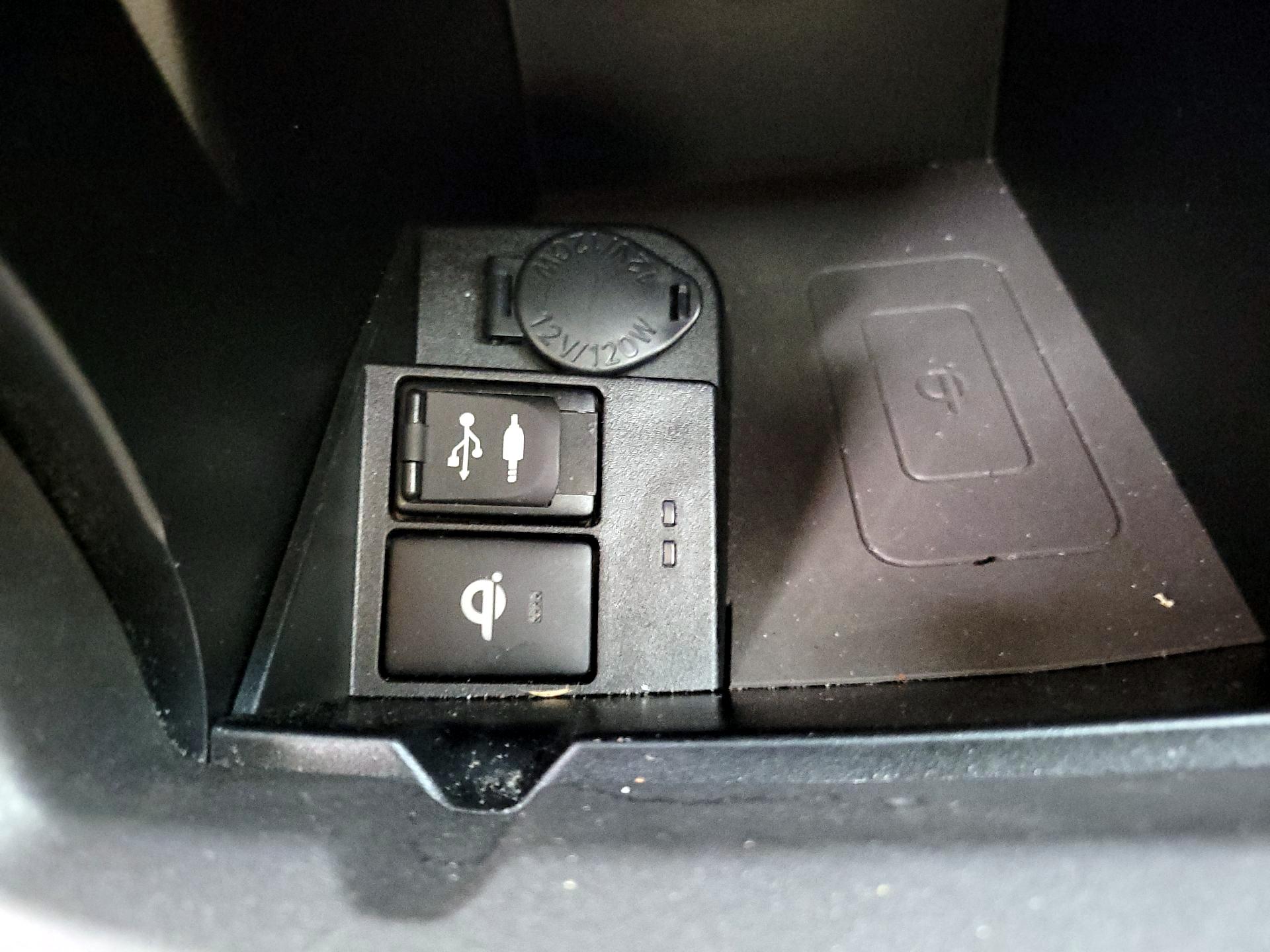 Thumbnail: 2015 Toyota Camry - 18