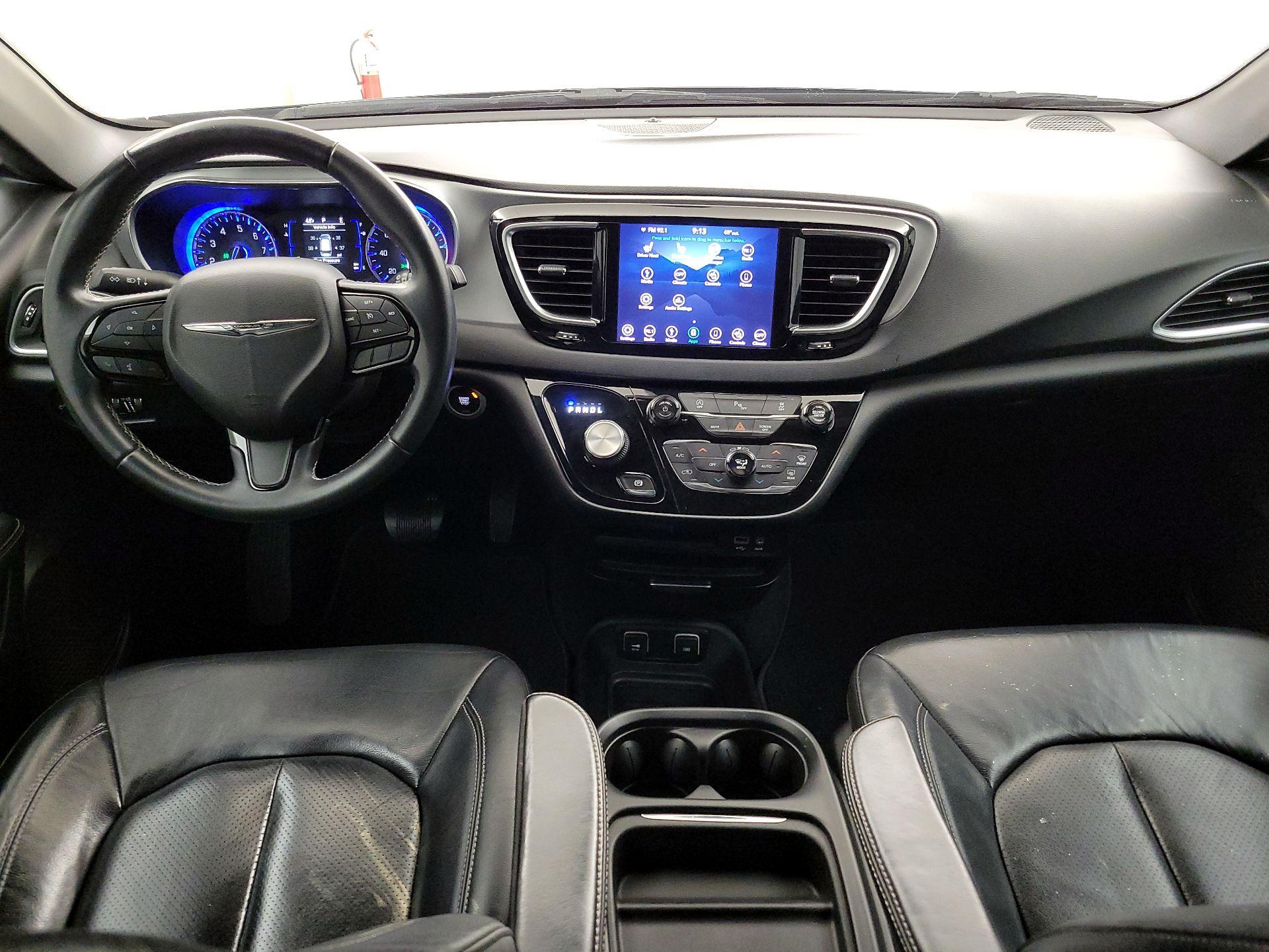 Thumbnail: 2018 Chrysler Pacifica - 9