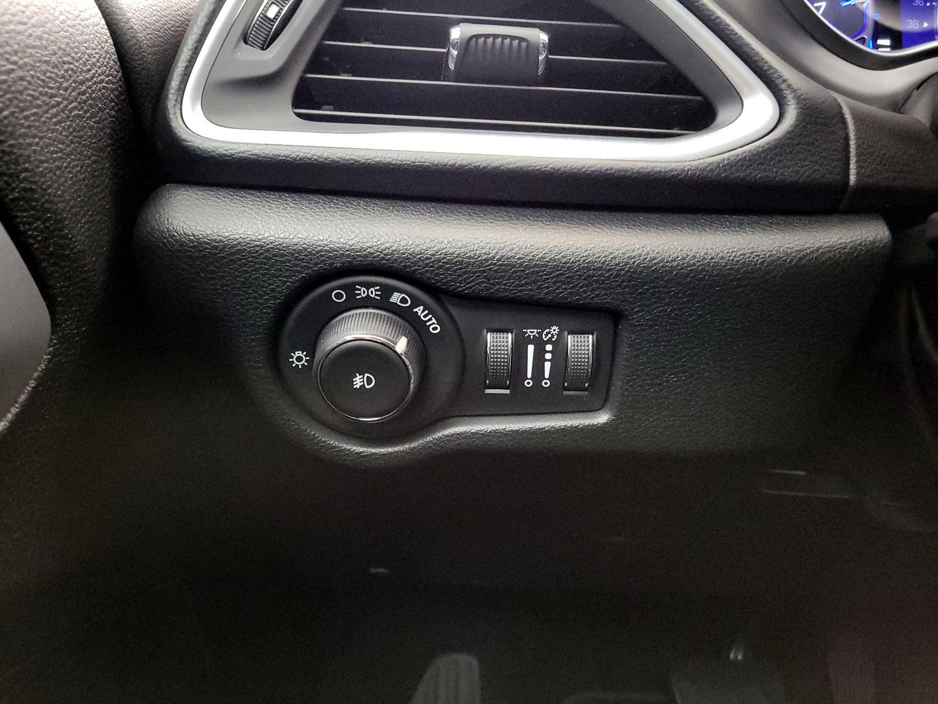 Thumbnail: 2018 Chrysler Pacifica - 13