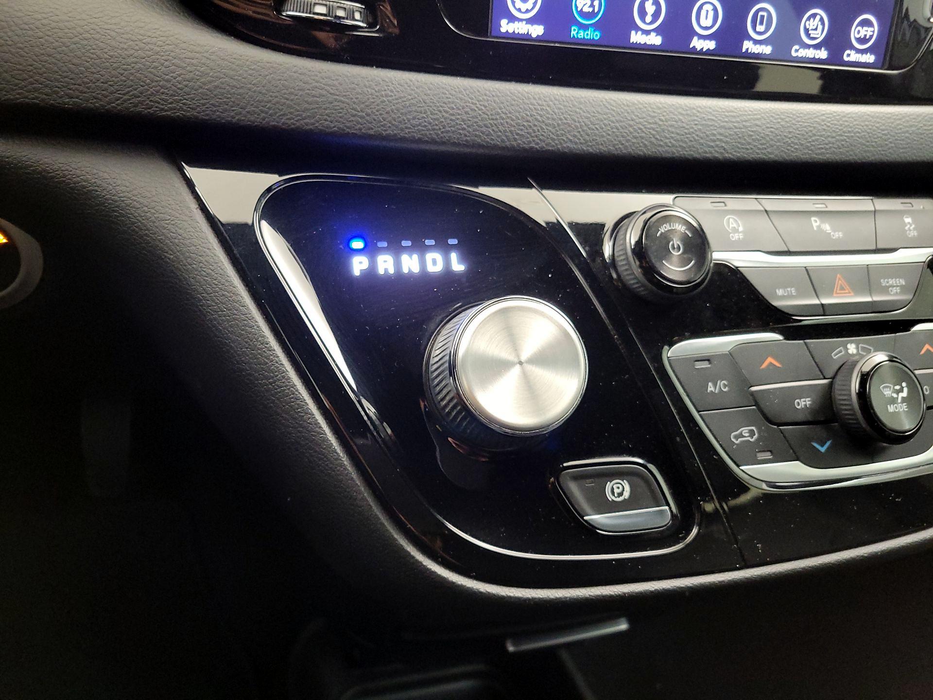 Thumbnail: 2018 Chrysler Pacifica - 17