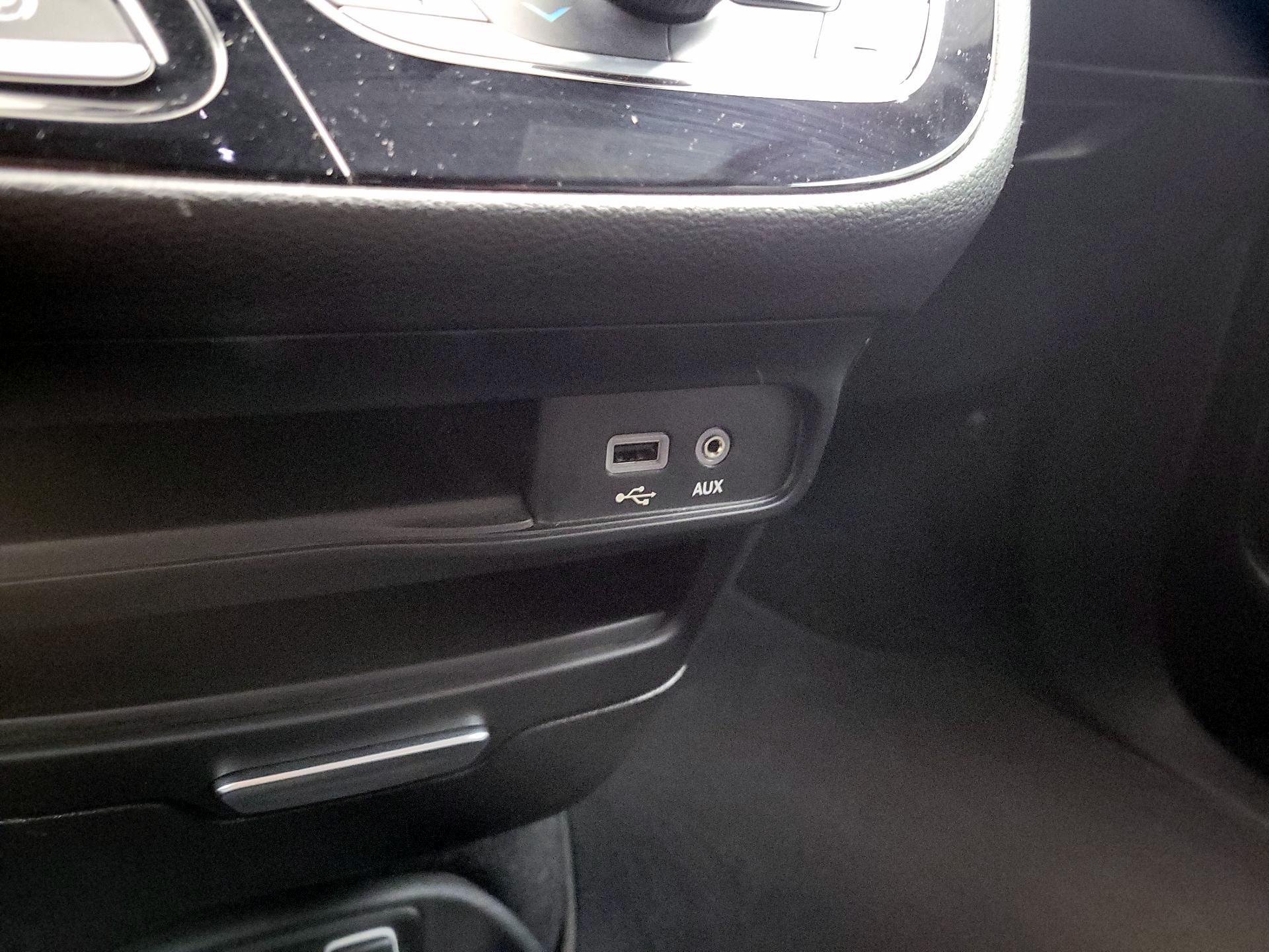 Thumbnail: 2018 Chrysler Pacifica - 18