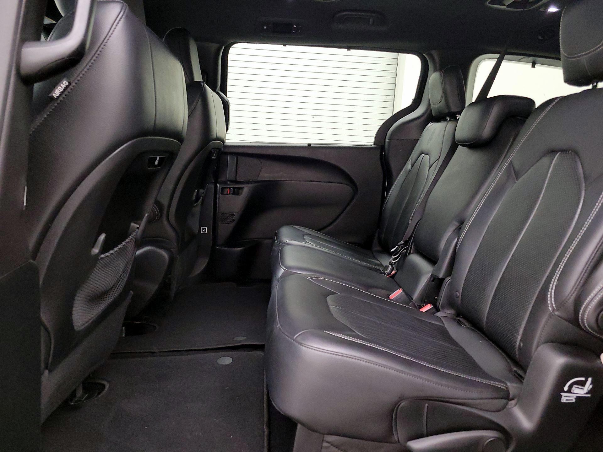 Thumbnail: 2018 Chrysler Pacifica - 19