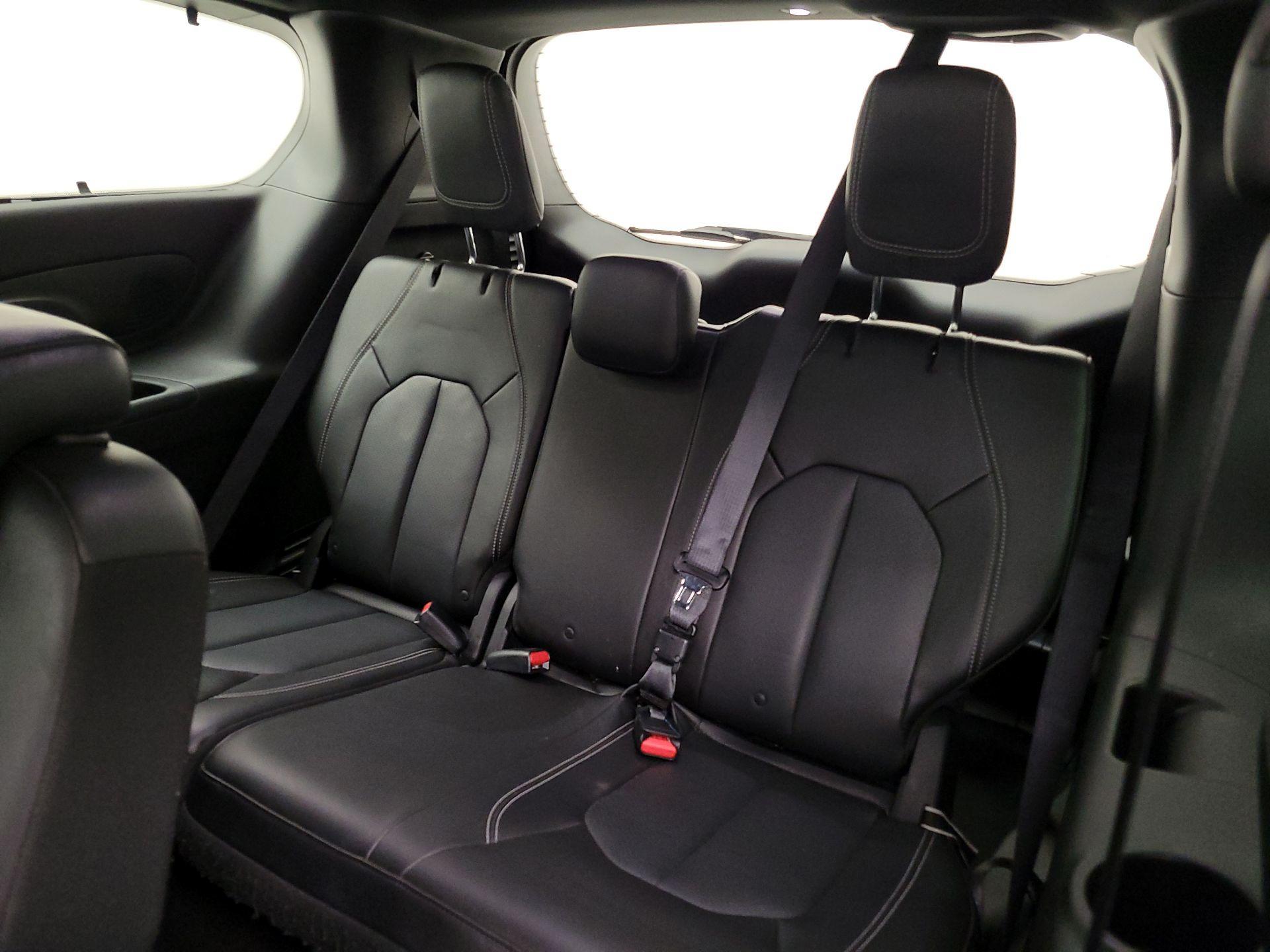 Thumbnail: 2018 Chrysler Pacifica - 20