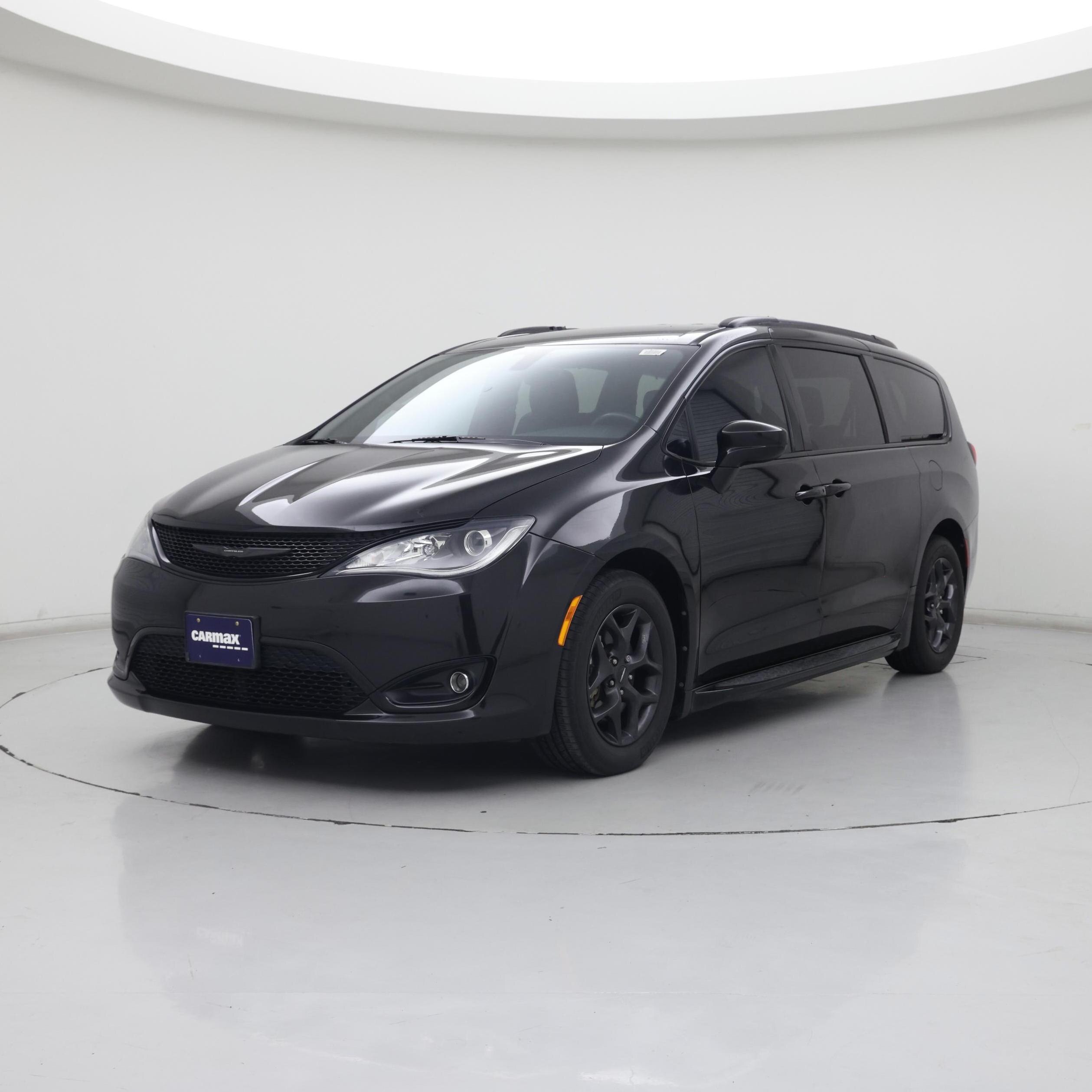 Thumbnail: 2018 Chrysler Pacifica - 4