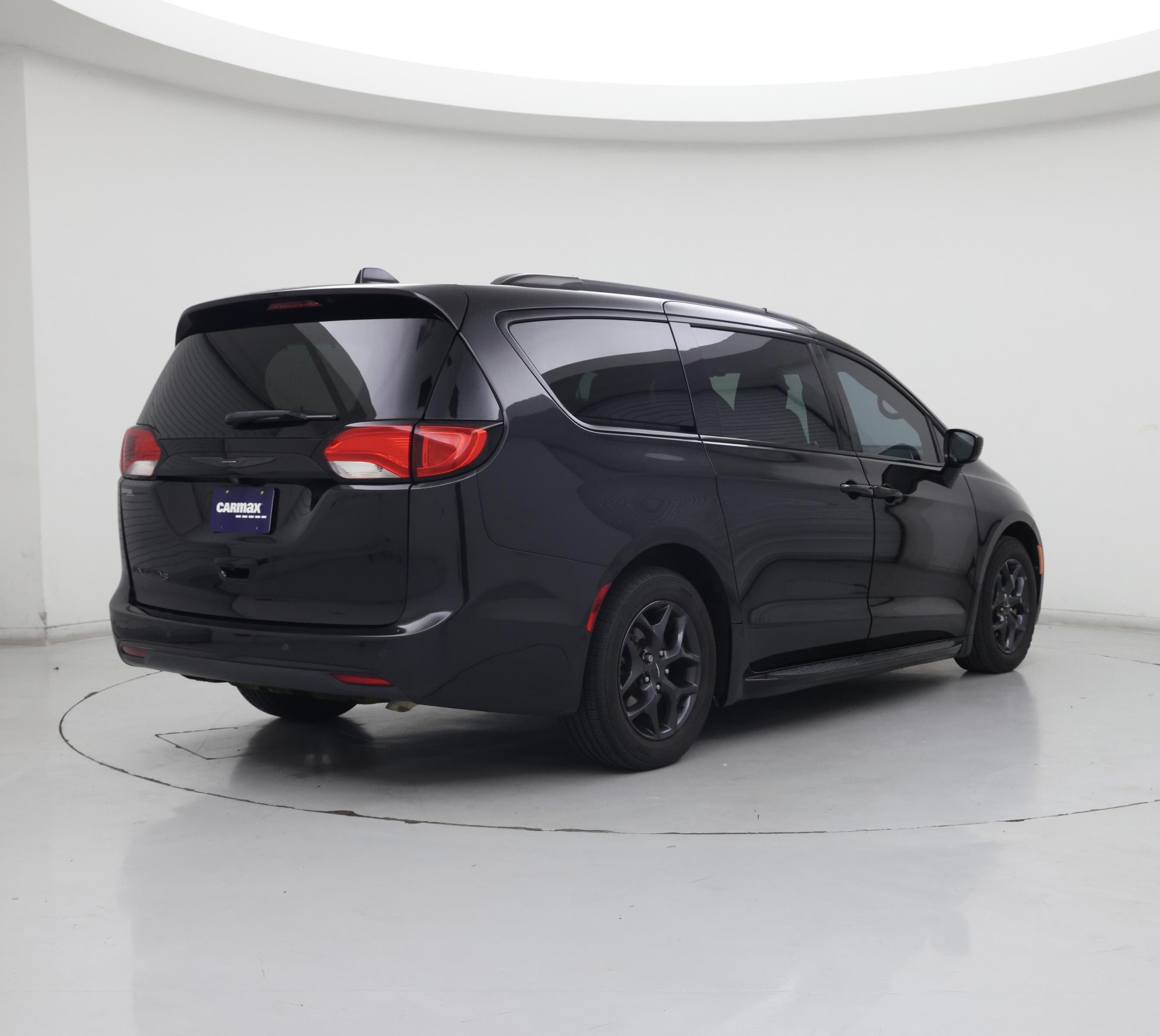 Thumbnail: 2018 Chrysler Pacifica - 8