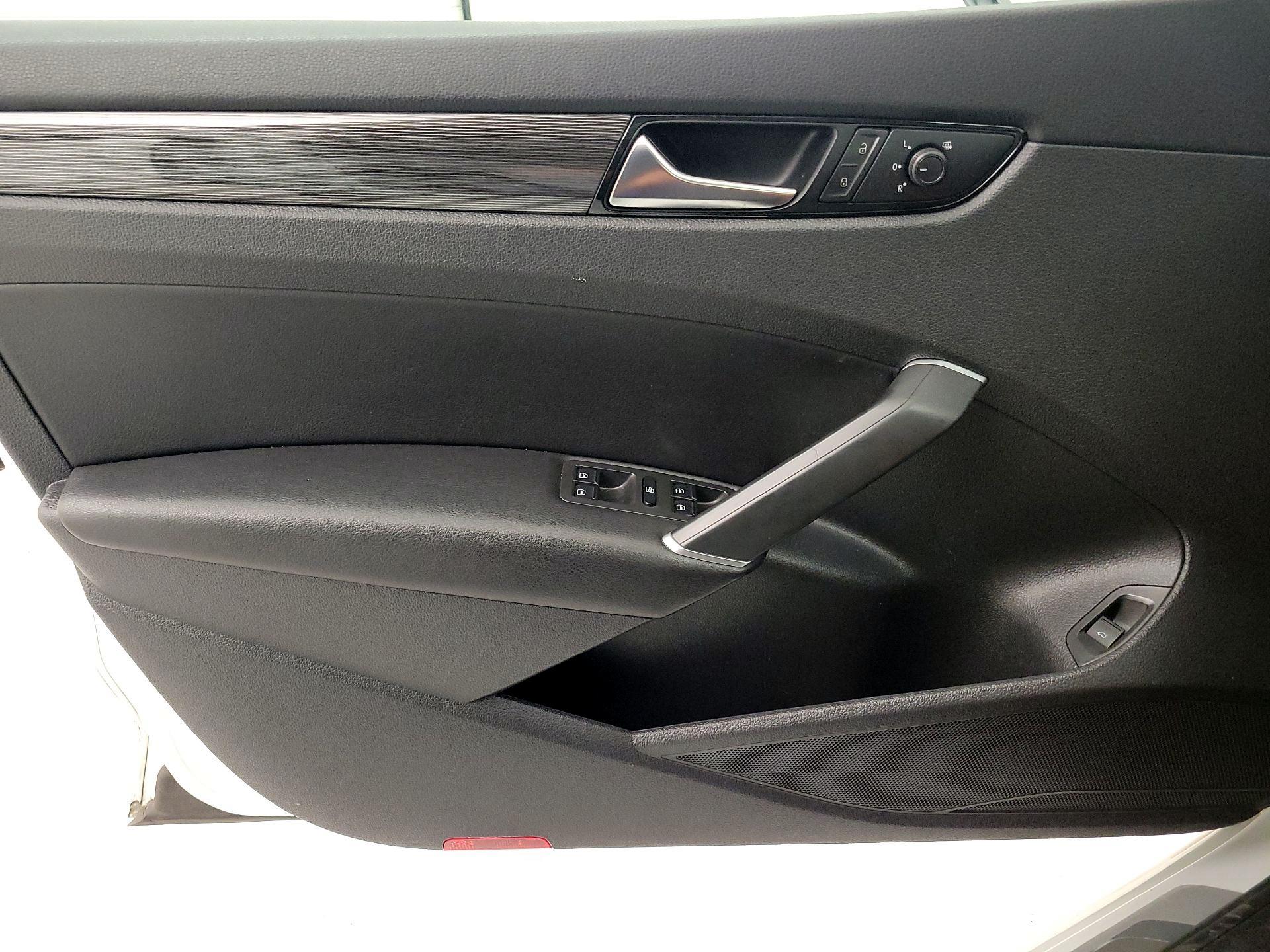 Thumbnail: 2021 Volkswagen Passat - 12