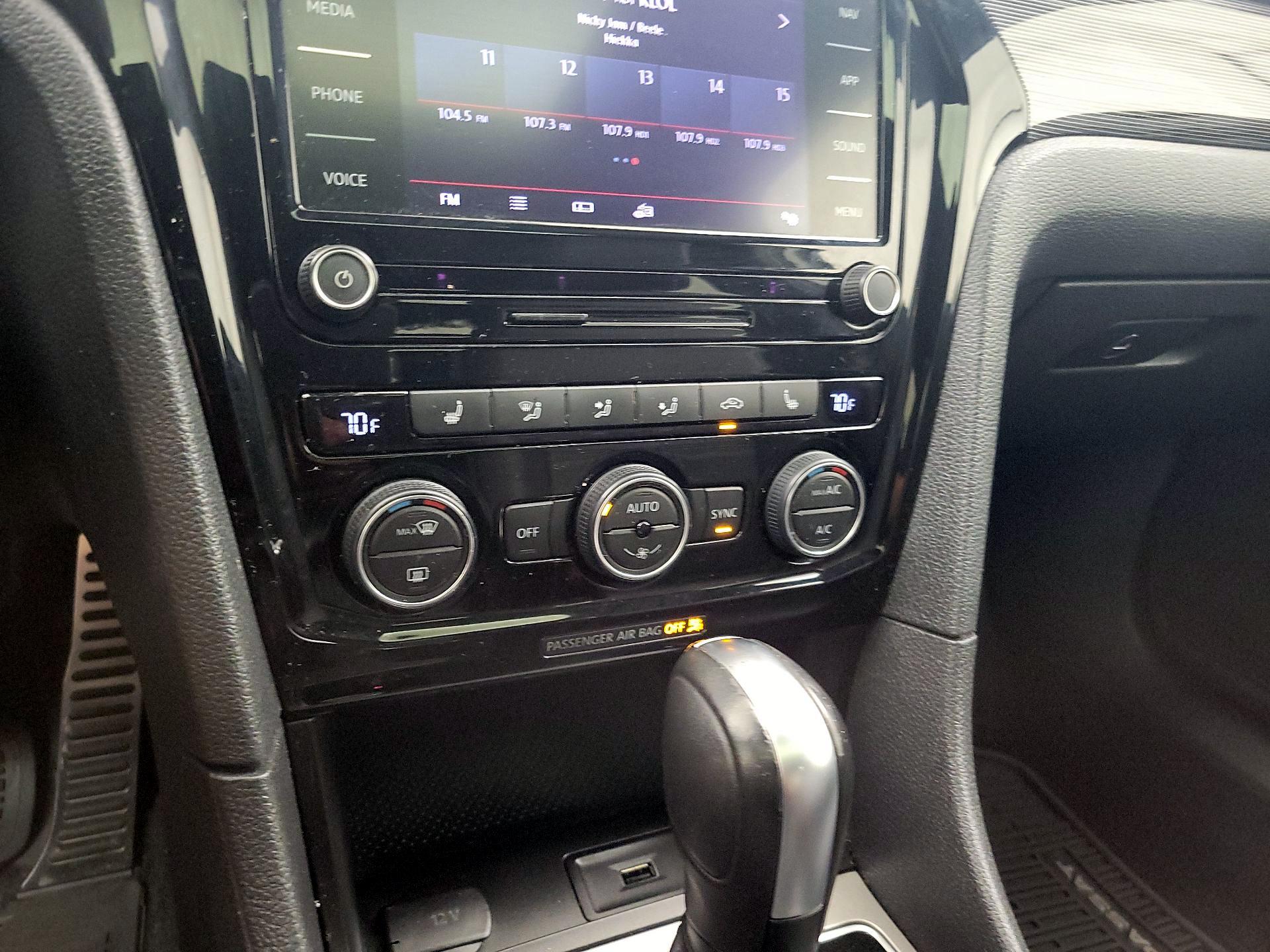 Thumbnail: 2021 Volkswagen Passat - 17