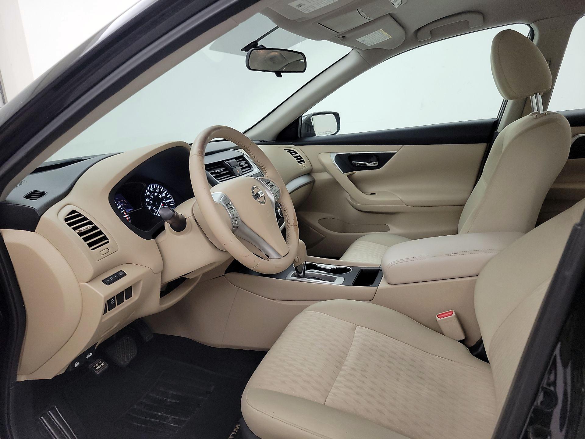 Thumbnail: 2017 Nissan Altima - 11