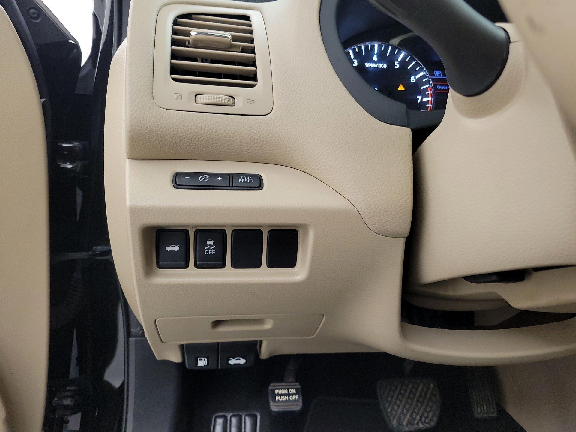 Thumbnail: 2017 Nissan Altima - 13