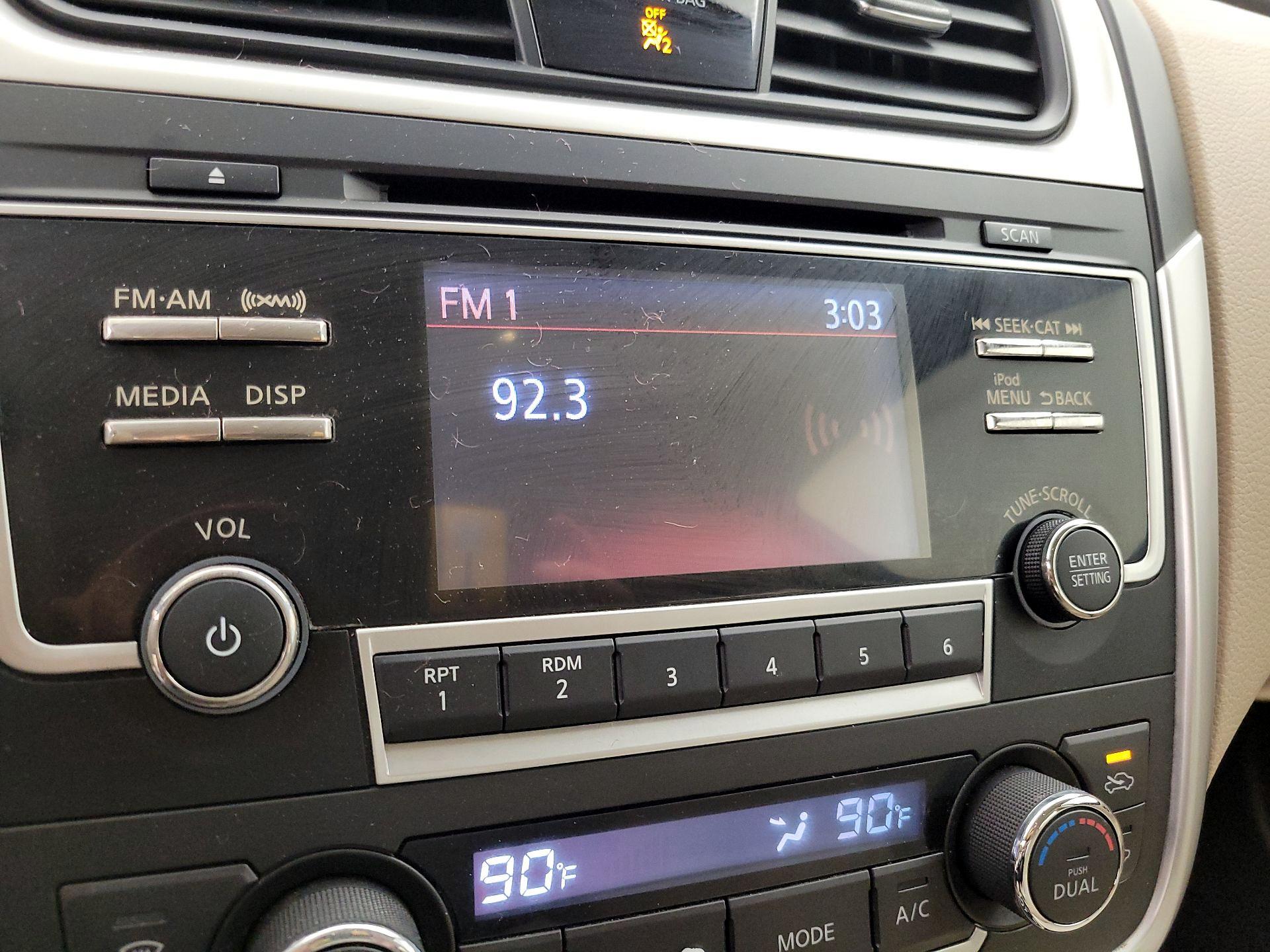 Thumbnail: 2017 Nissan Altima - 15