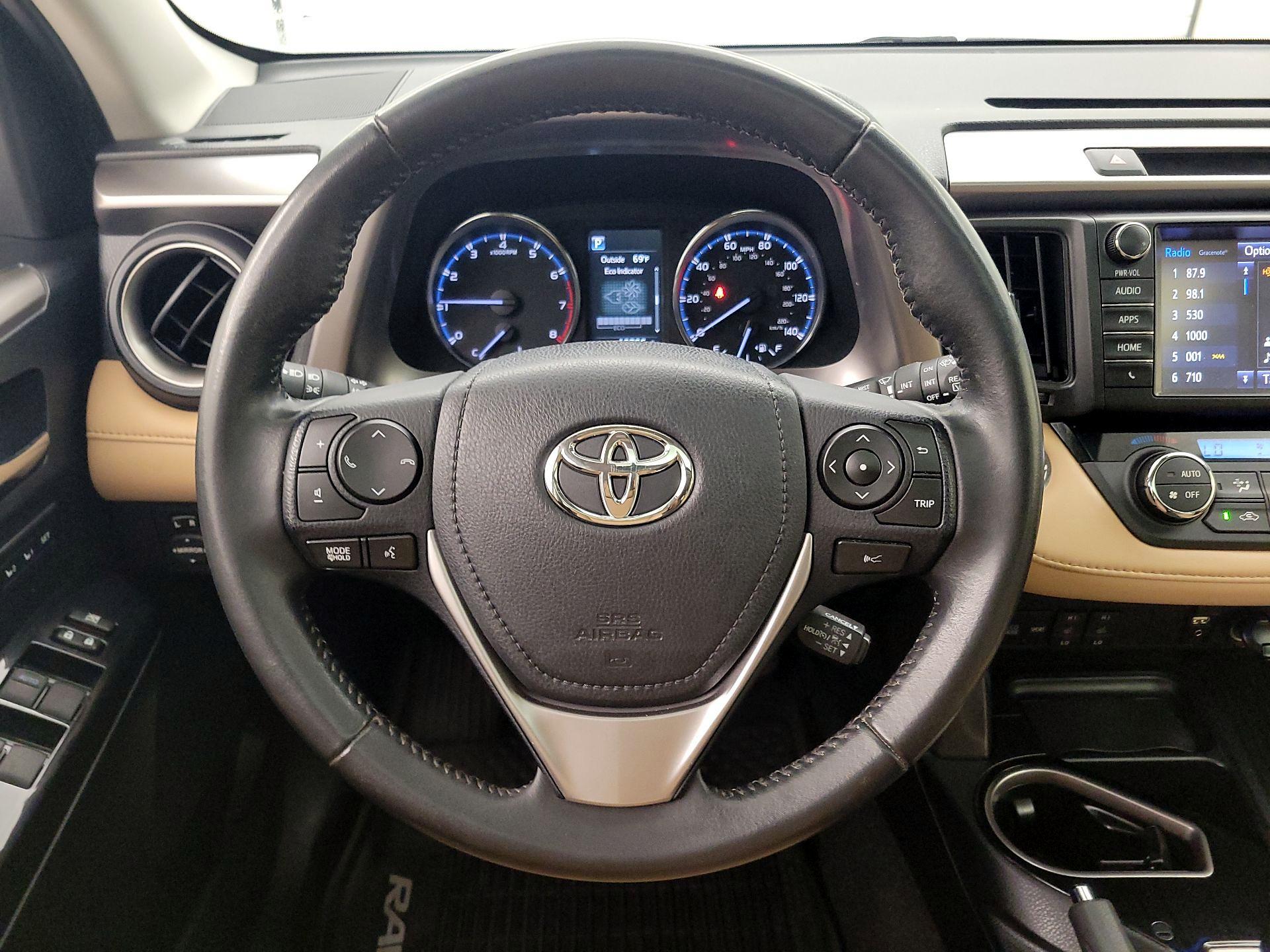 Thumbnail: 2018 Toyota RAV4 - 10