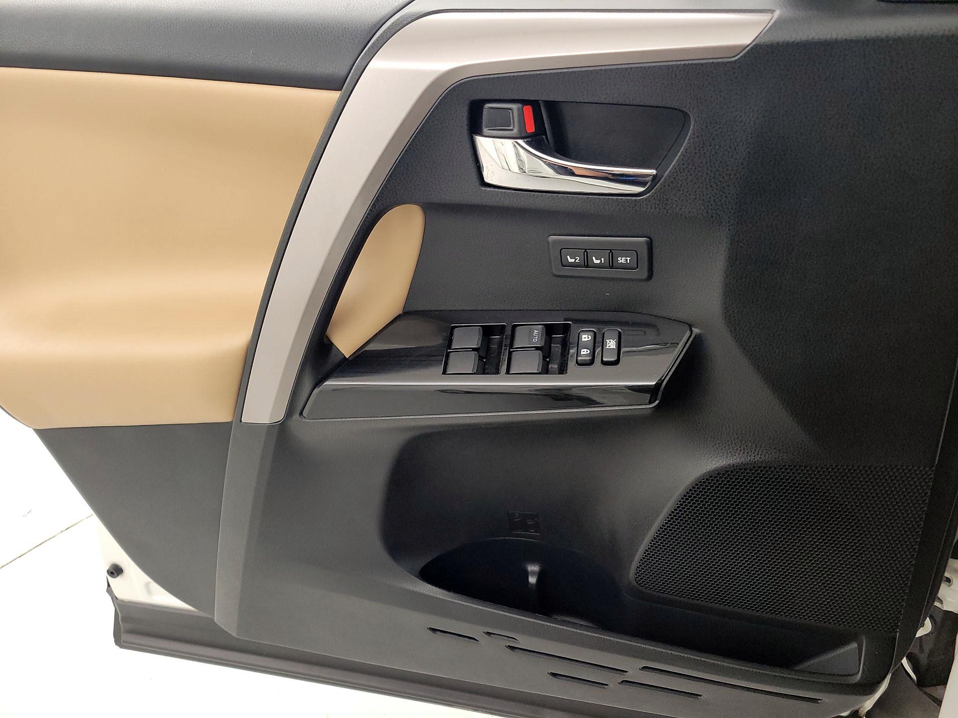 Thumbnail: 2018 Toyota RAV4 - 12