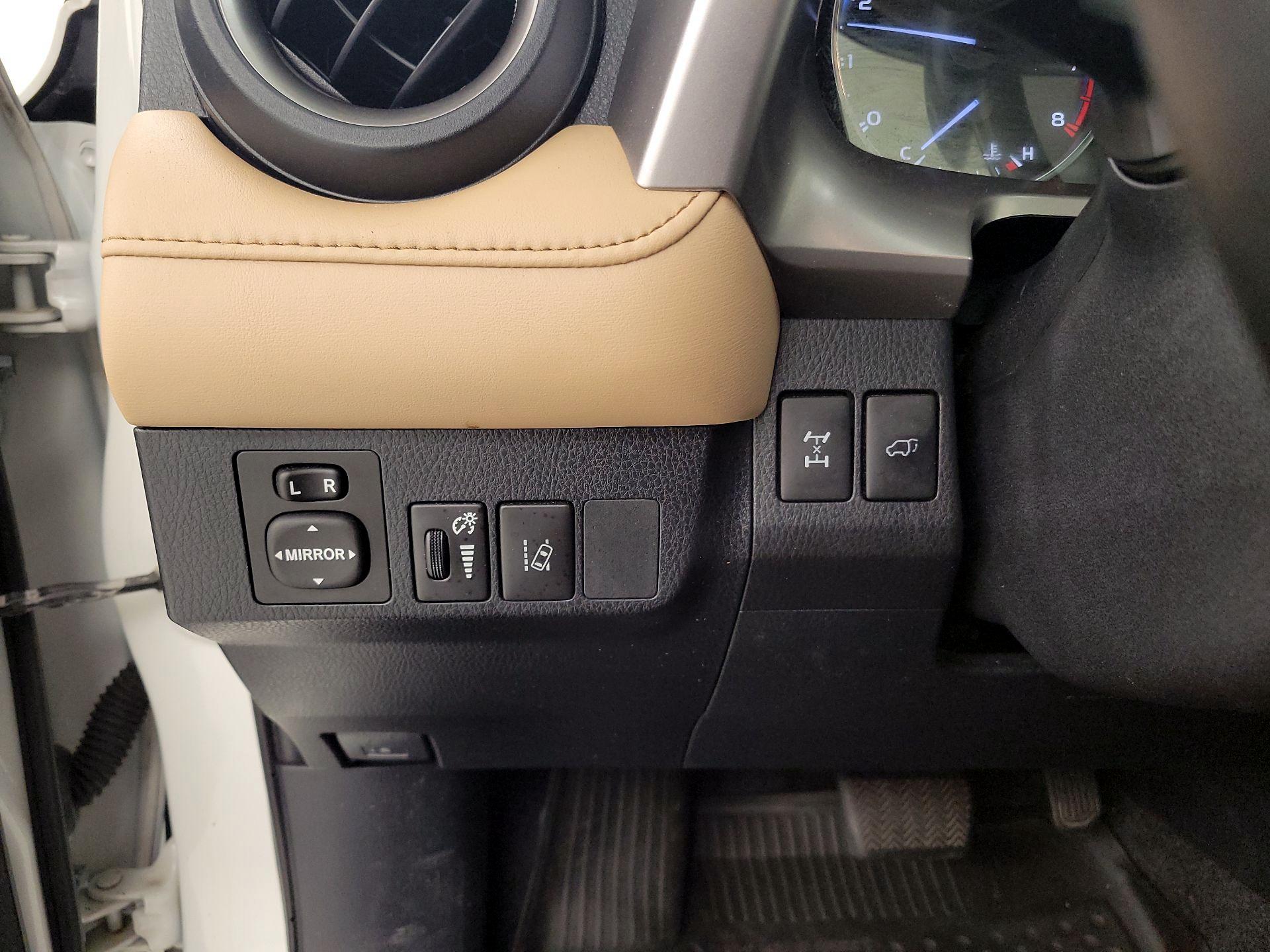 Thumbnail: 2018 Toyota RAV4 - 13