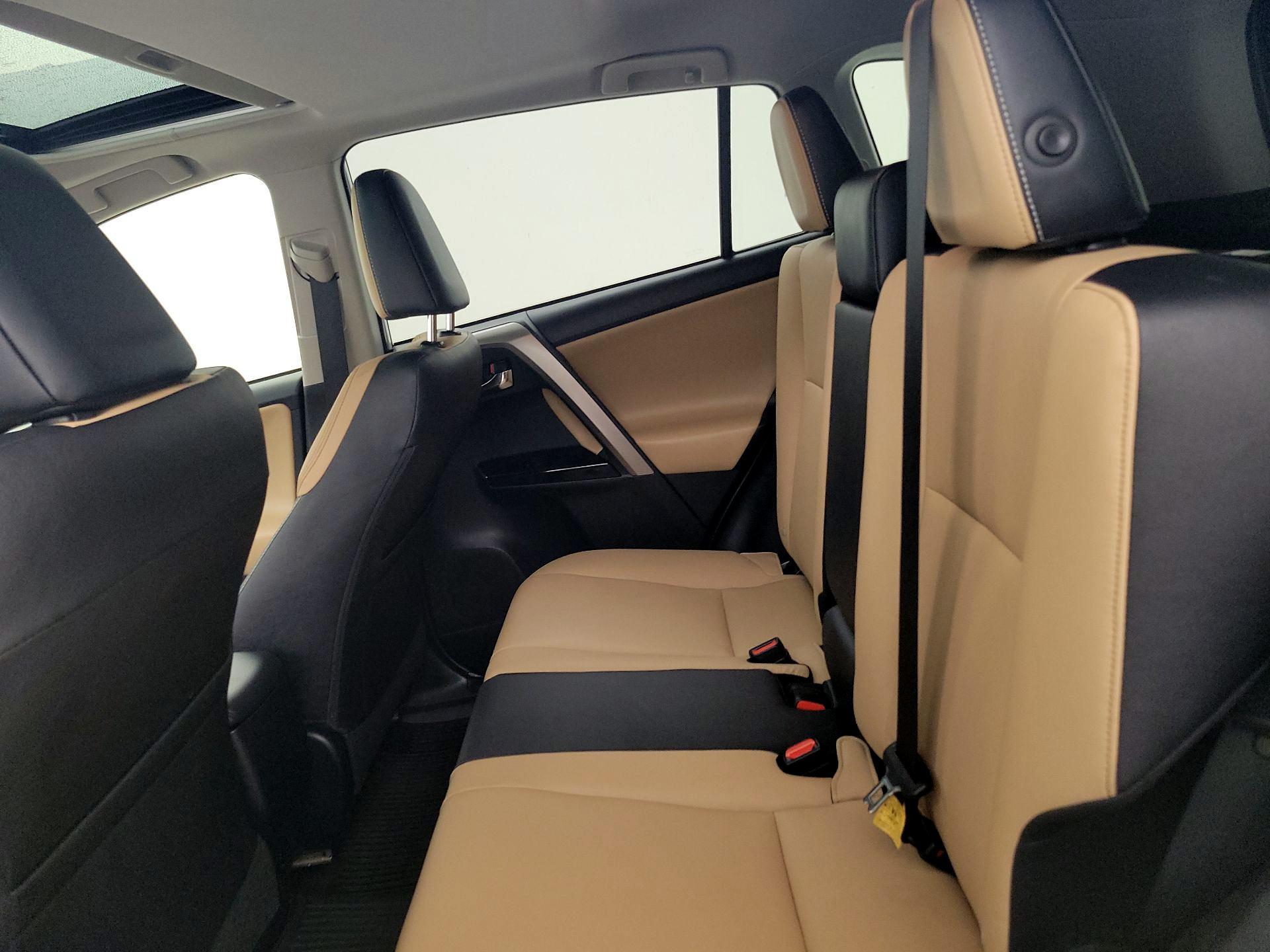 Thumbnail: 2018 Toyota RAV4 - 20