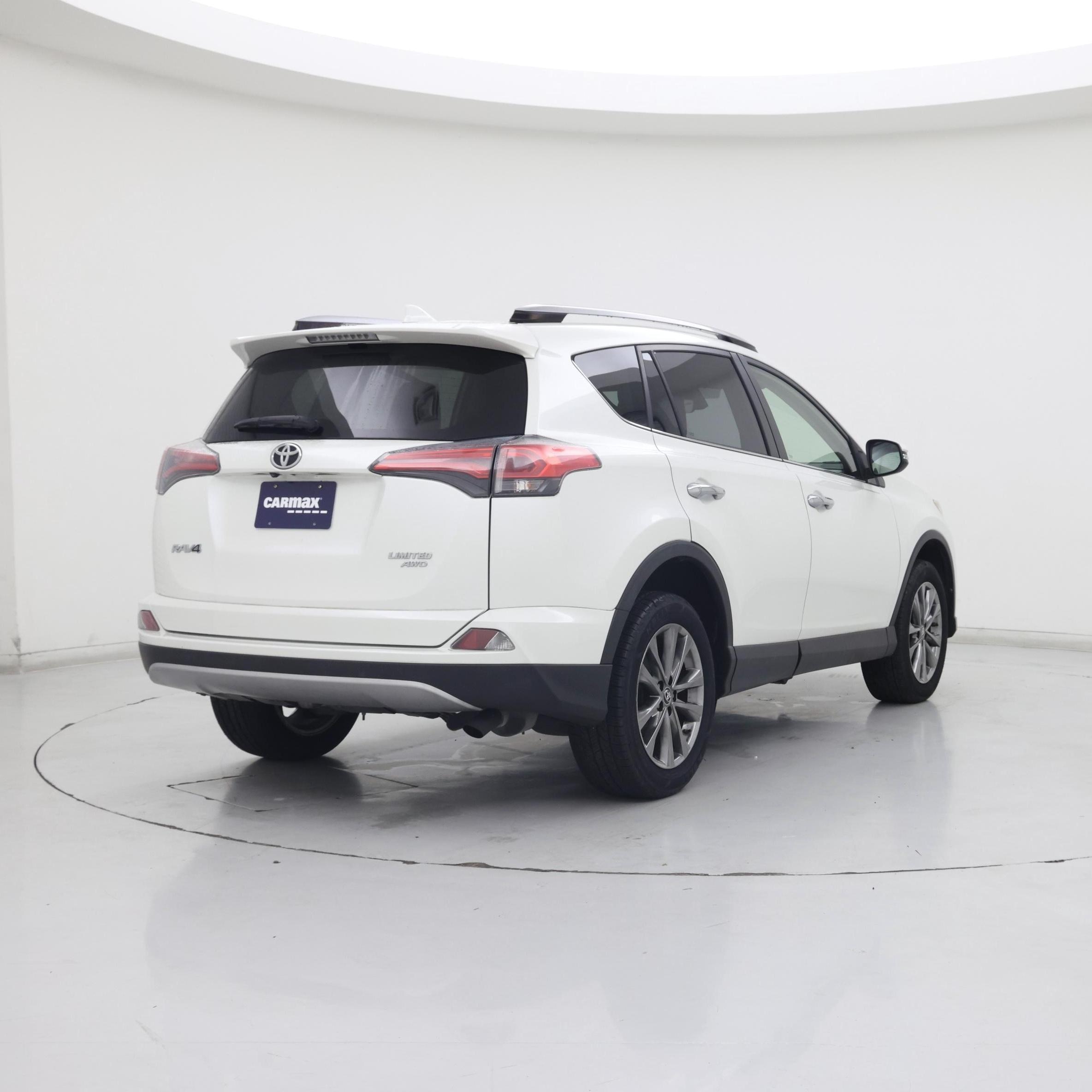 Thumbnail: 2018 Toyota RAV4 - 8