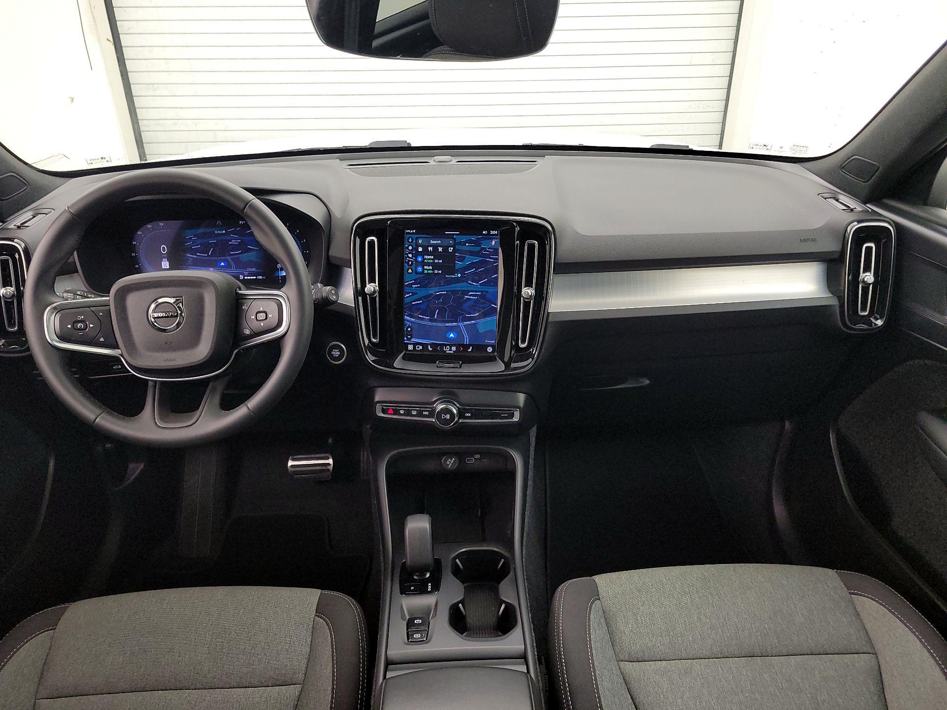 Thumbnail: 2025 Volvo XC40 - 9