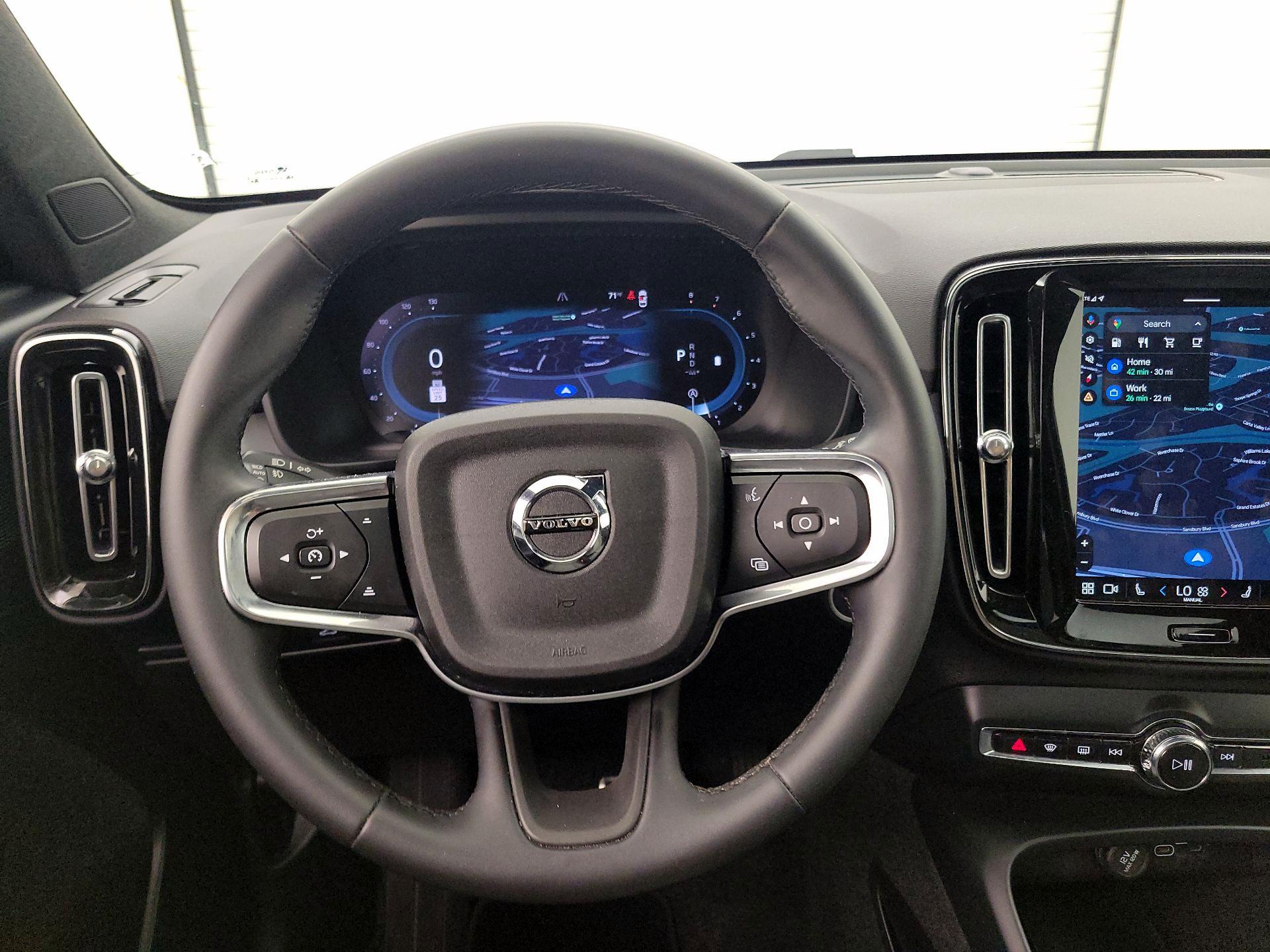 Thumbnail: 2025 Volvo XC40 - 10