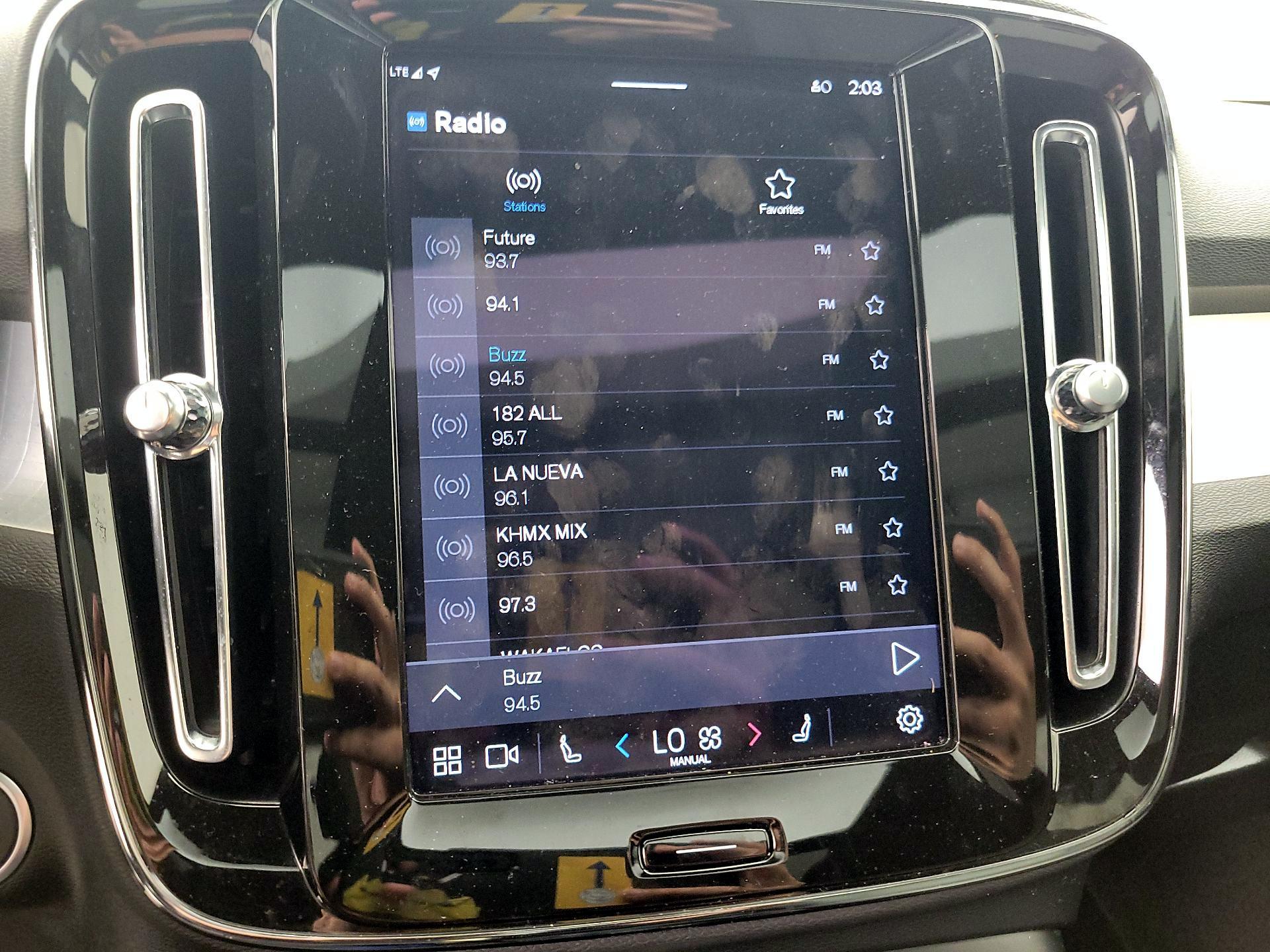 Thumbnail: 2025 Volvo XC40 - 16