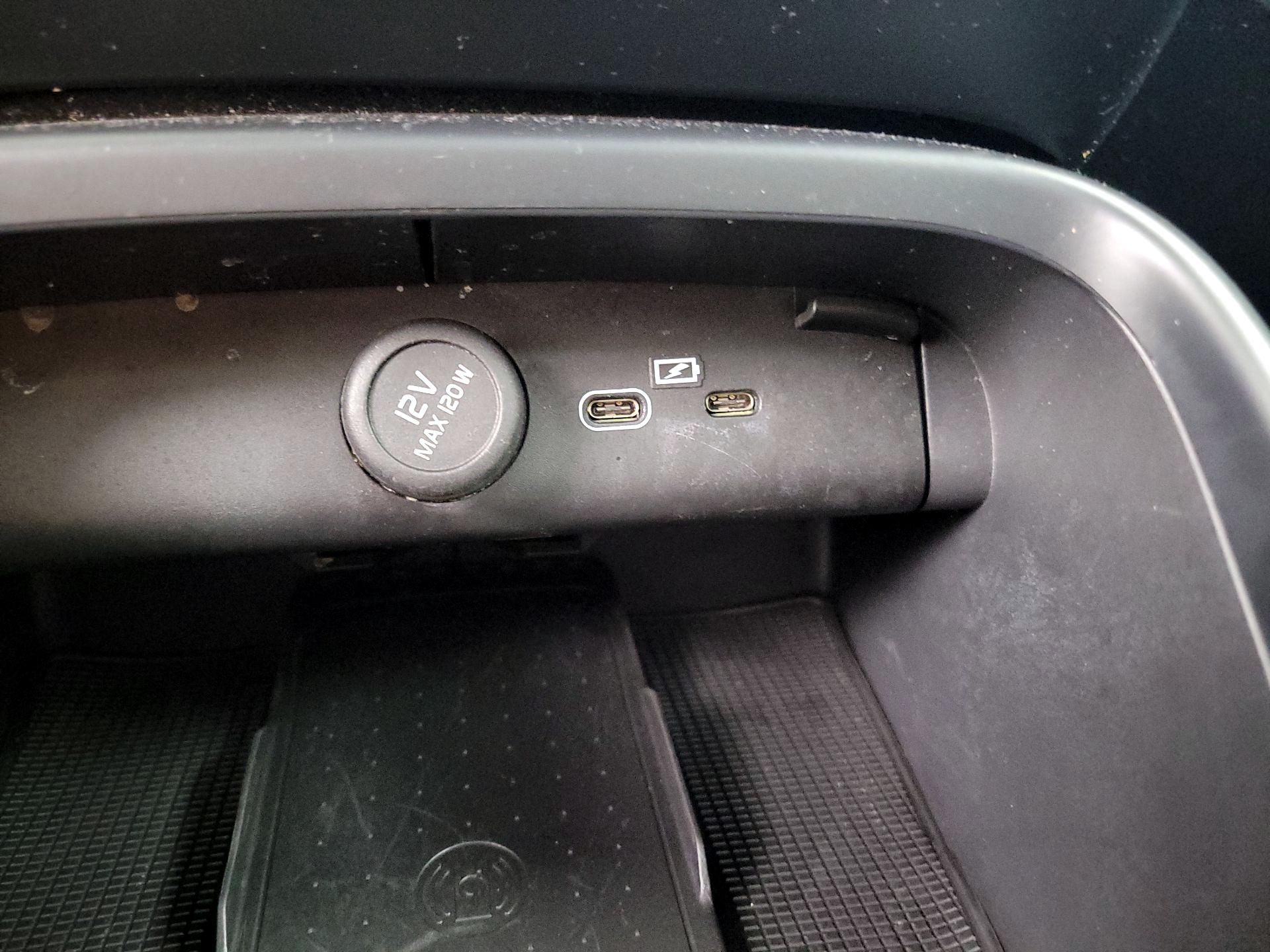 Thumbnail: 2025 Volvo XC40 - 19