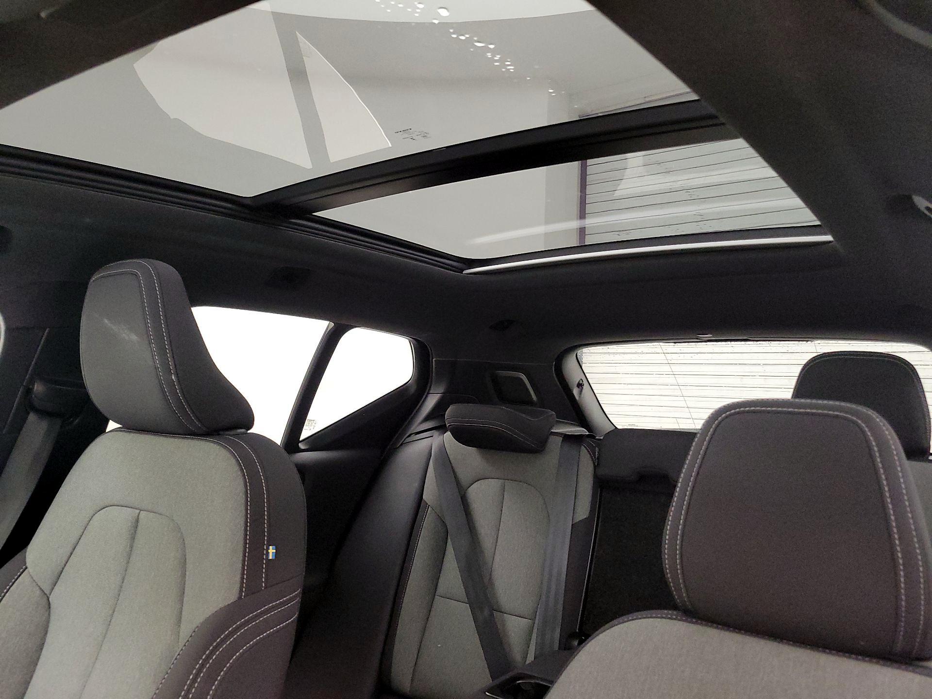 Thumbnail: 2025 Volvo XC40 - 20