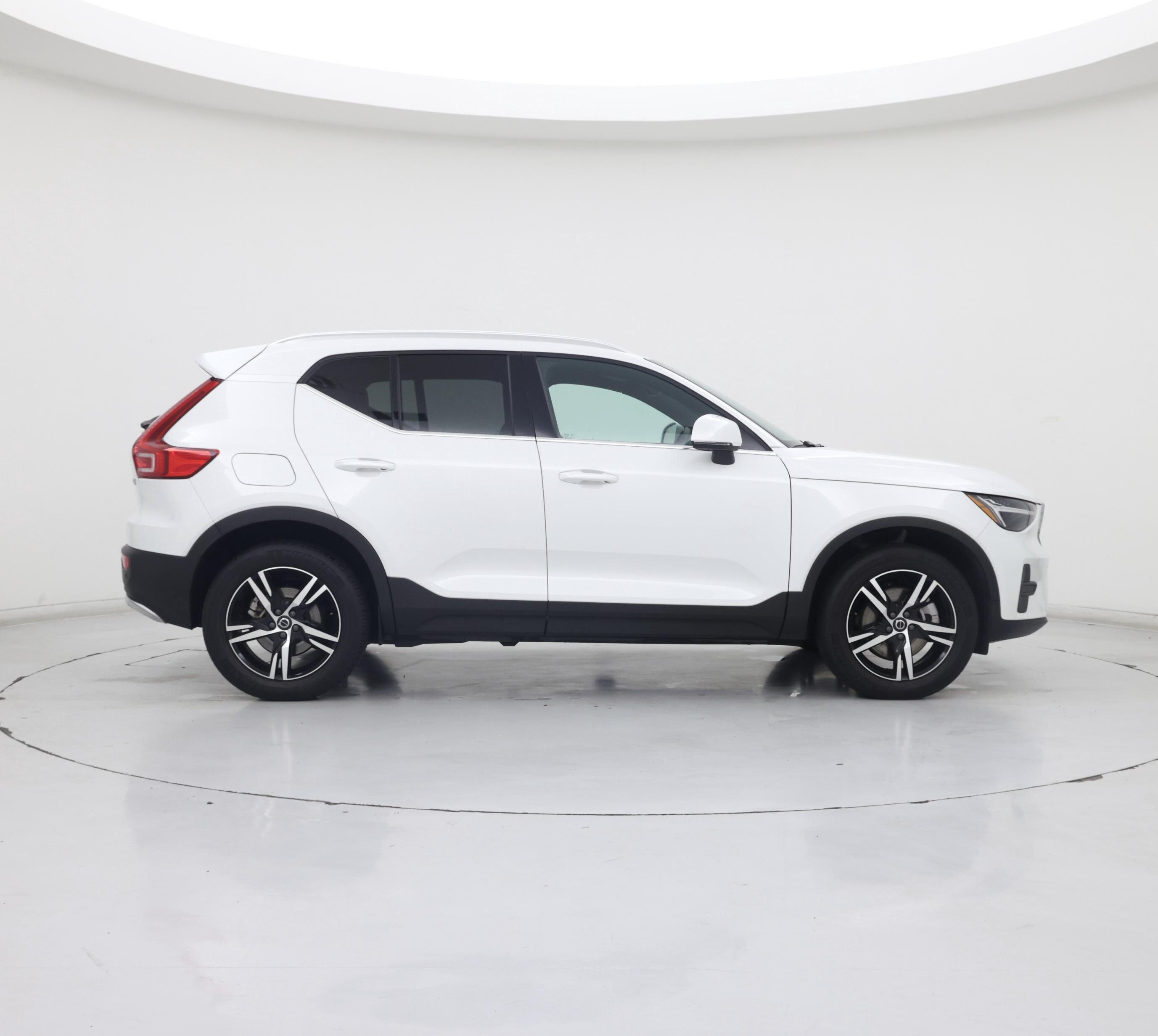 Thumbnail: 2025 Volvo XC40 - 7