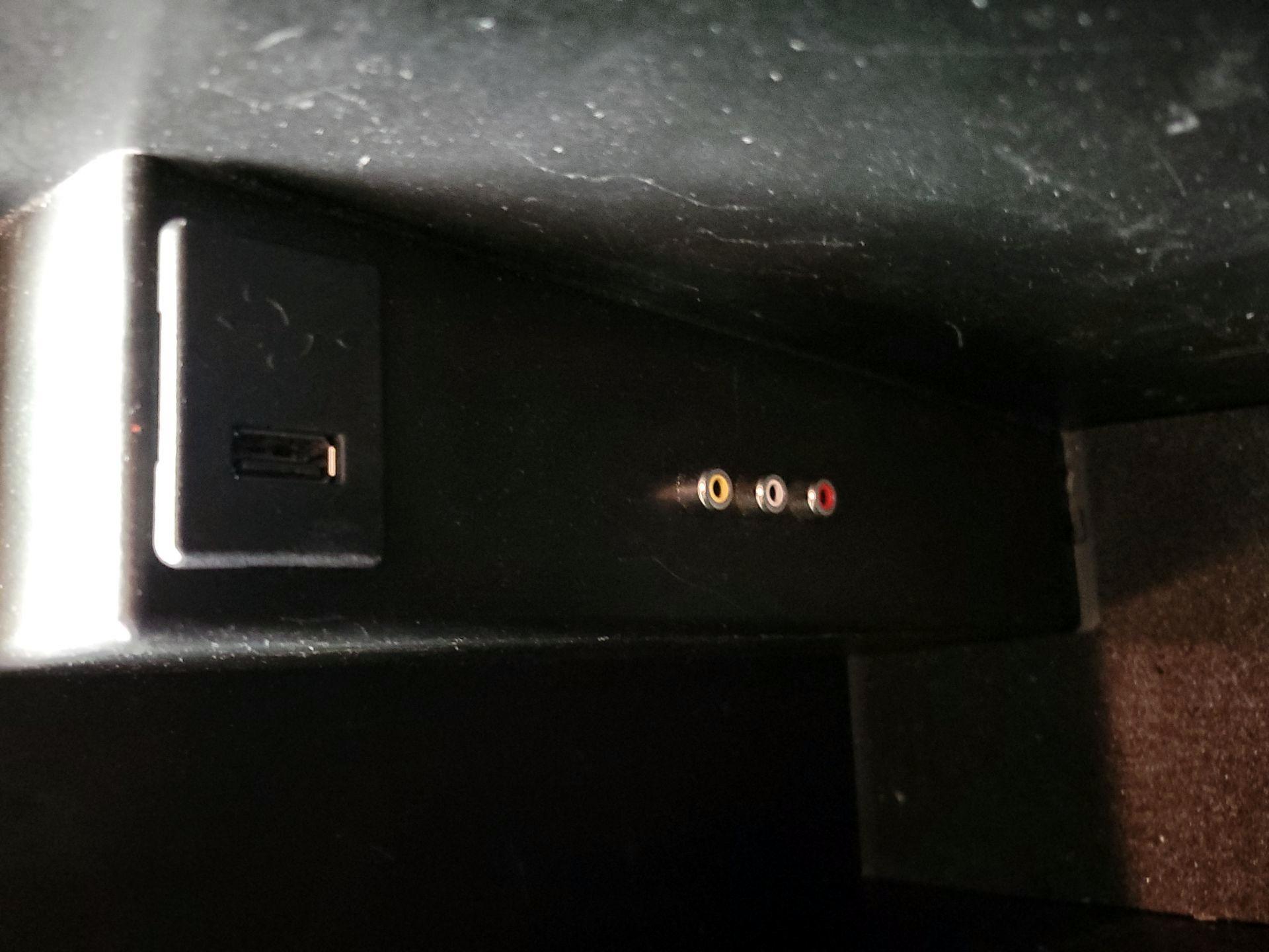 Thumbnail: 2015 Nissan Armada - 19