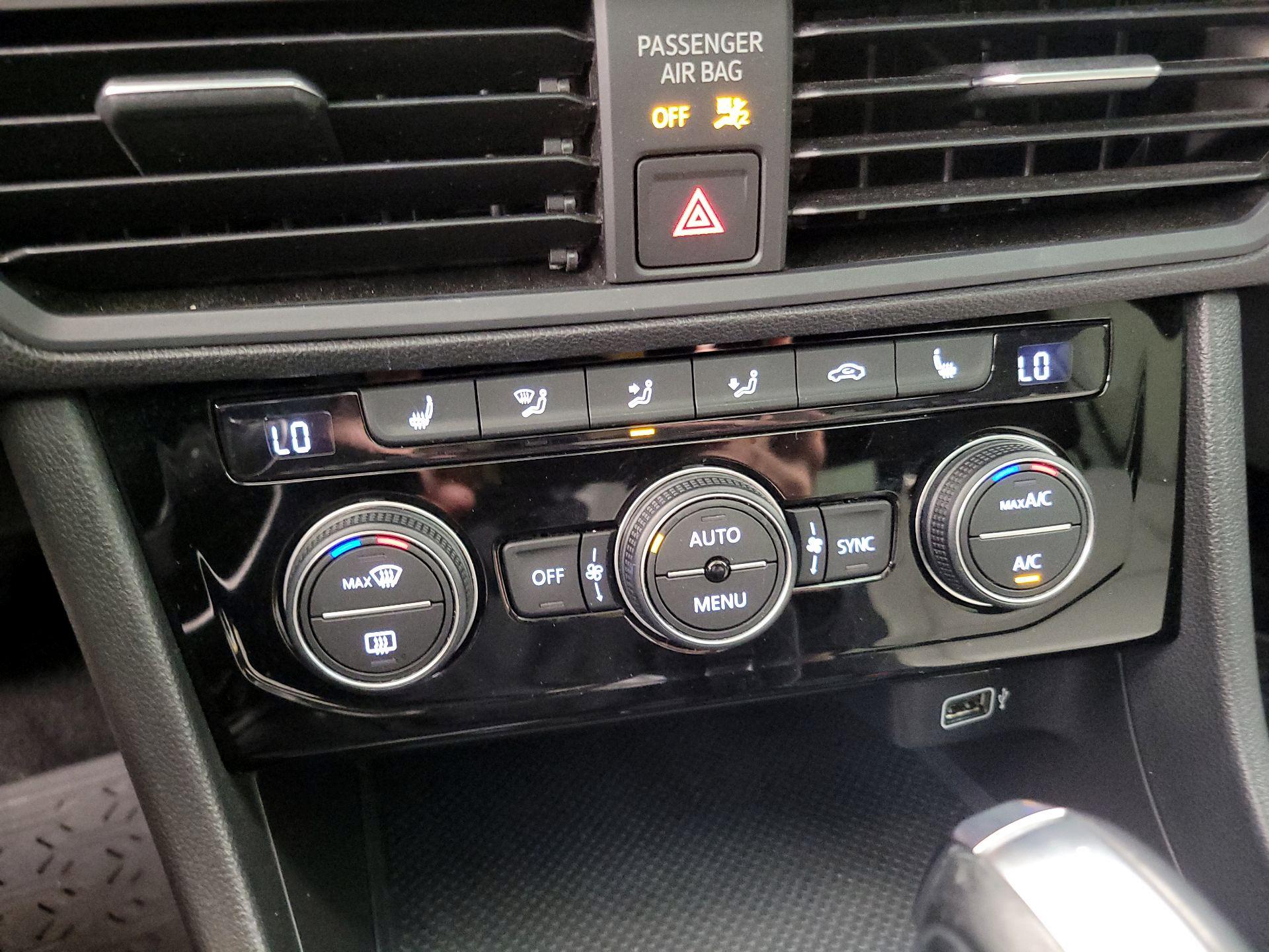 Thumbnail: 2019 Volkswagen Jetta - 16