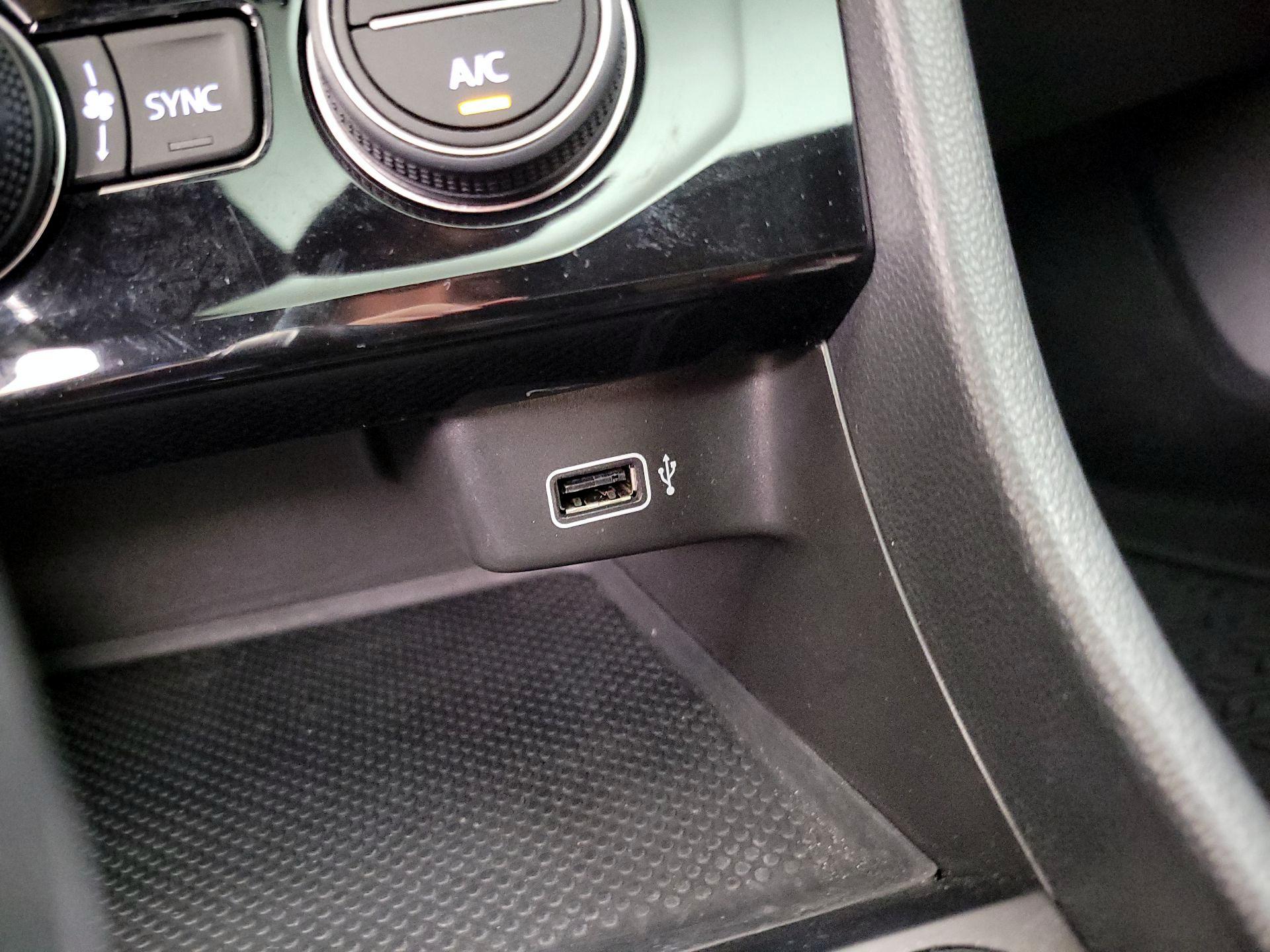 Thumbnail: 2019 Volkswagen Jetta - 18