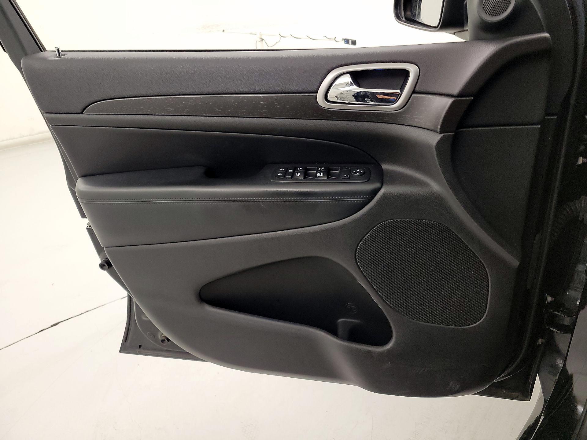 Thumbnail: 2017 Jeep Grand Cherokee - 12