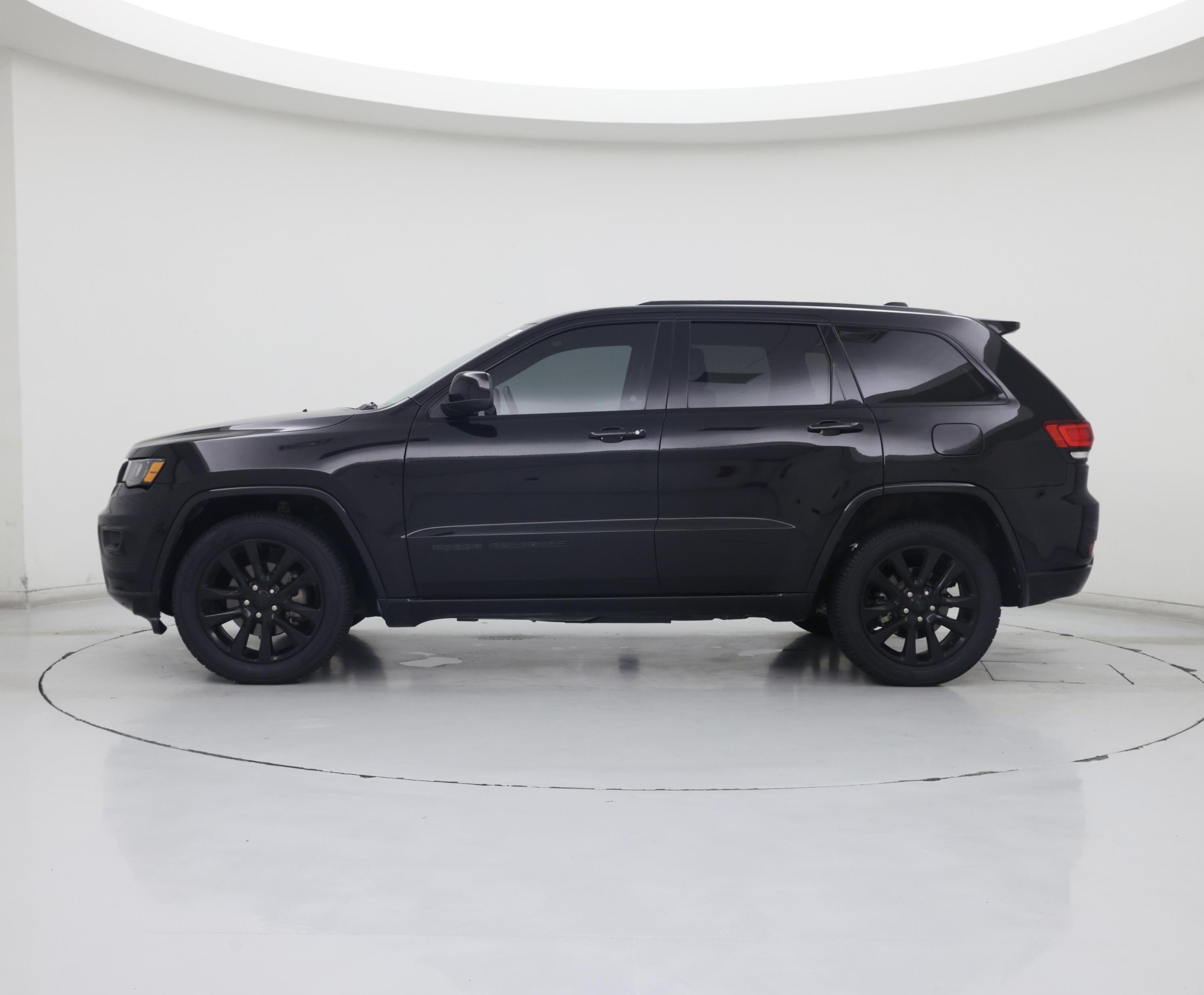 Thumbnail: 2017 Jeep Grand Cherokee - 3