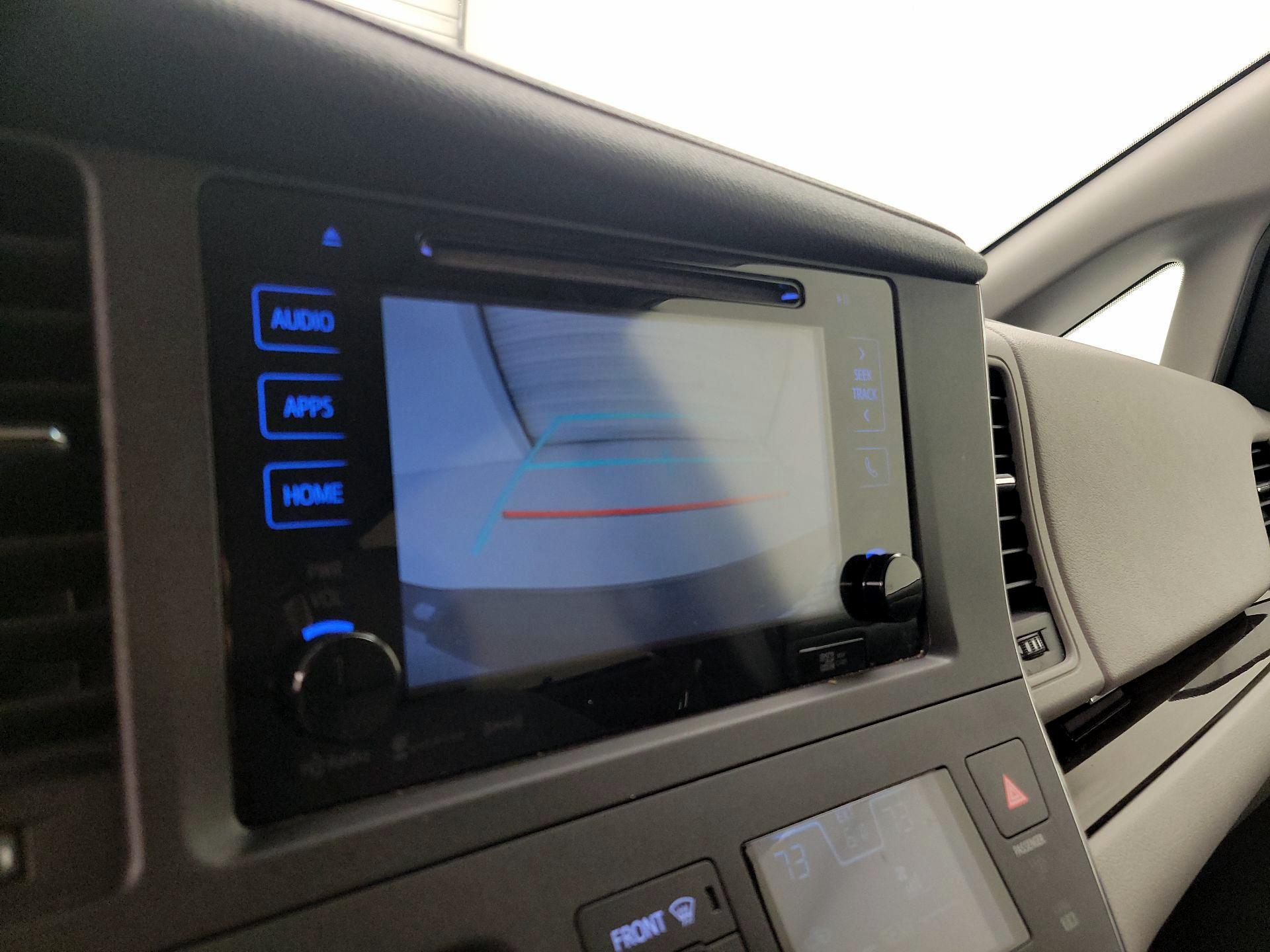 Thumbnail: 2017 Toyota Sienna - 14