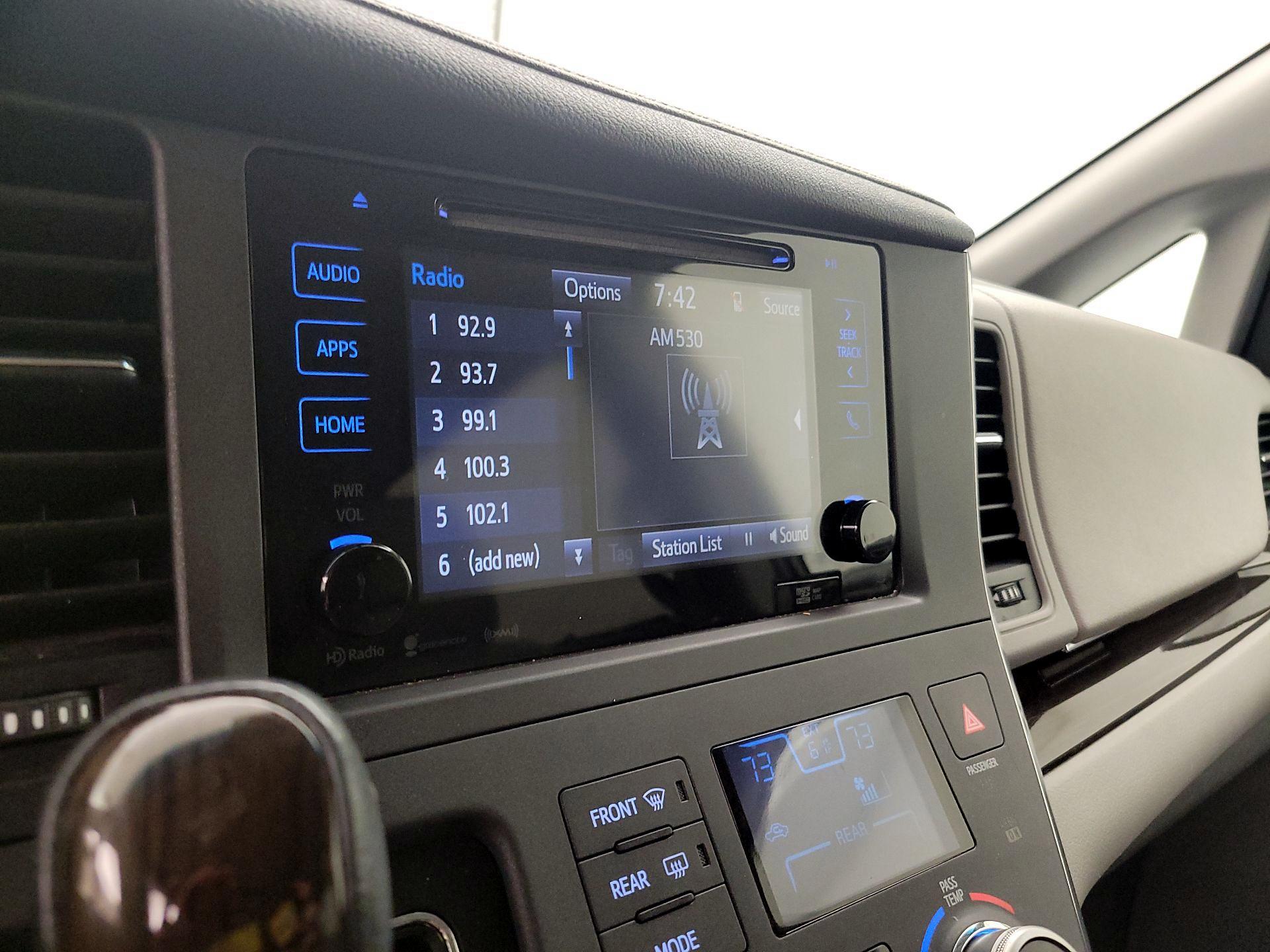 Thumbnail: 2017 Toyota Sienna - 15